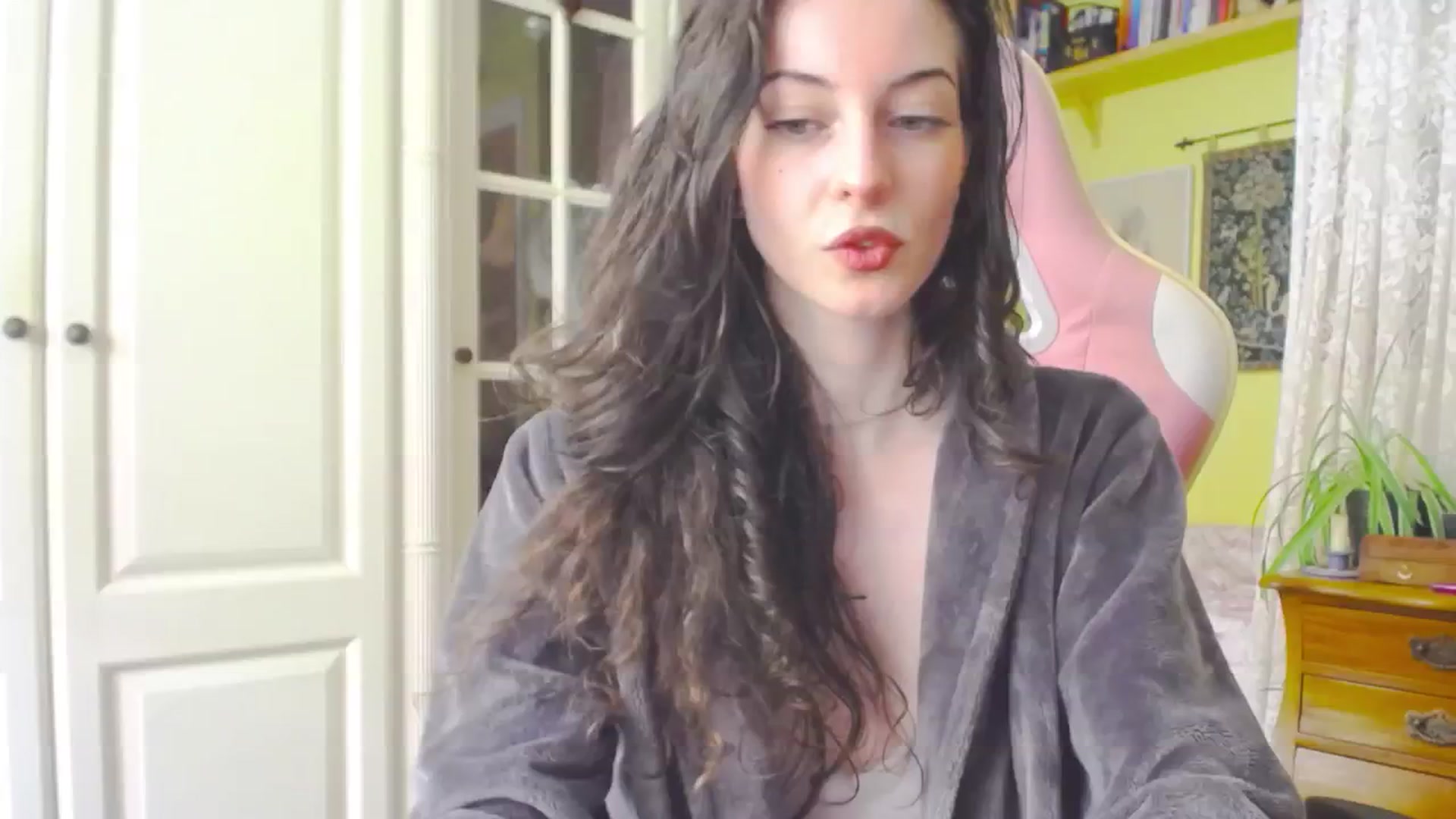 Gallery image thumbnail from viola__'s myfreecams stream on, 04/25/2024, 14:06 image 13 of 20