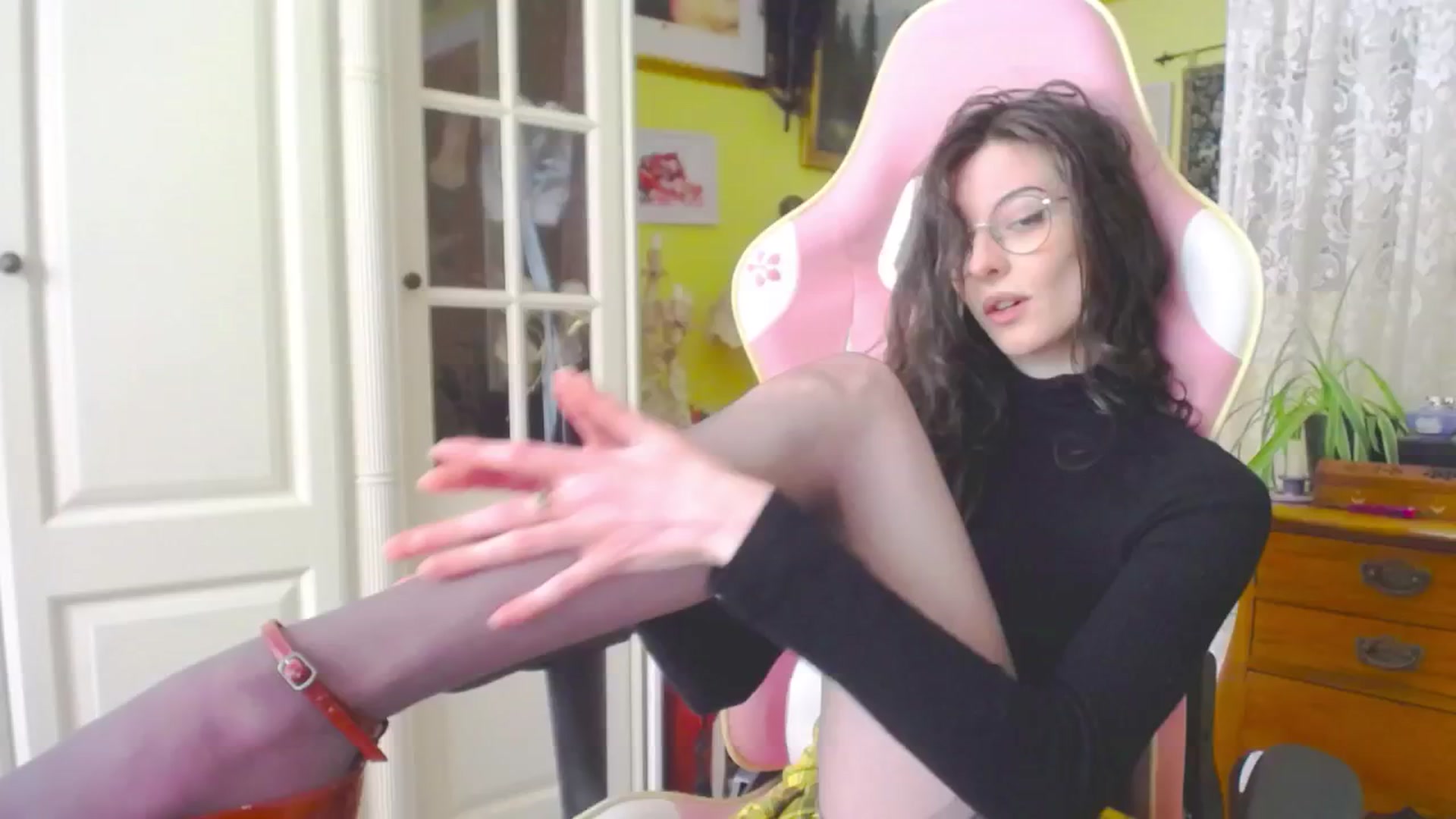 Gallery image thumbnail from viola__'s myfreecams stream on, 04/26/2024, 16:02 image 14 of 20