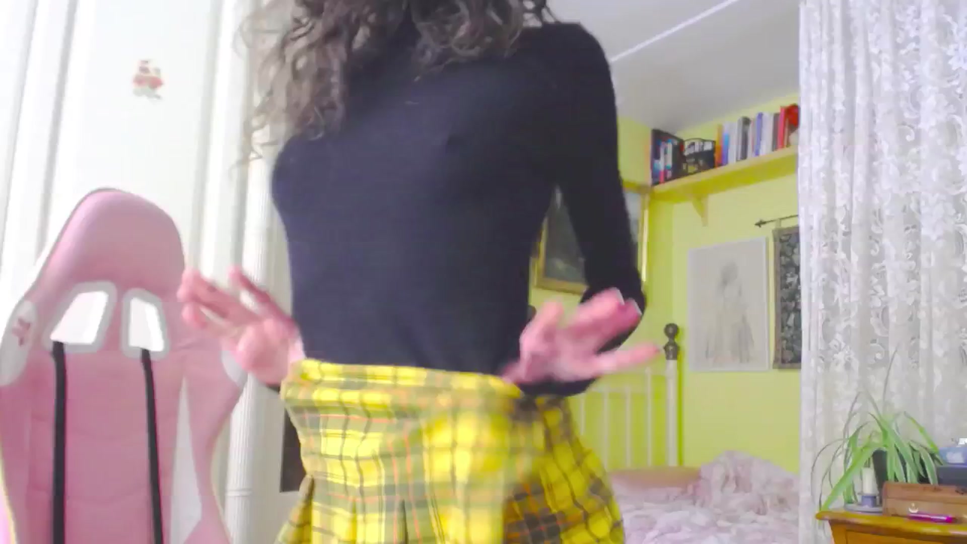 Gallery image thumbnail from viola__'s myfreecams stream on, 04/26/2024, 16:02 image 15 of 20