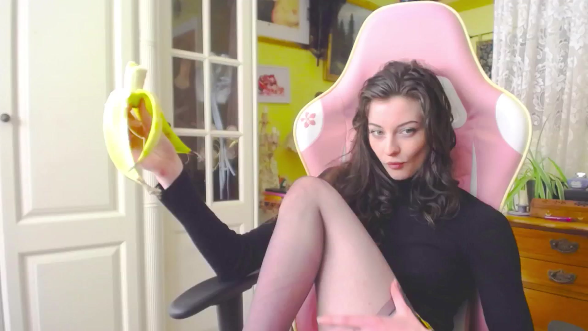 Gallery image thumbnail from viola__'s myfreecams stream on, 04/26/2024, 16:02 image 18 of 20