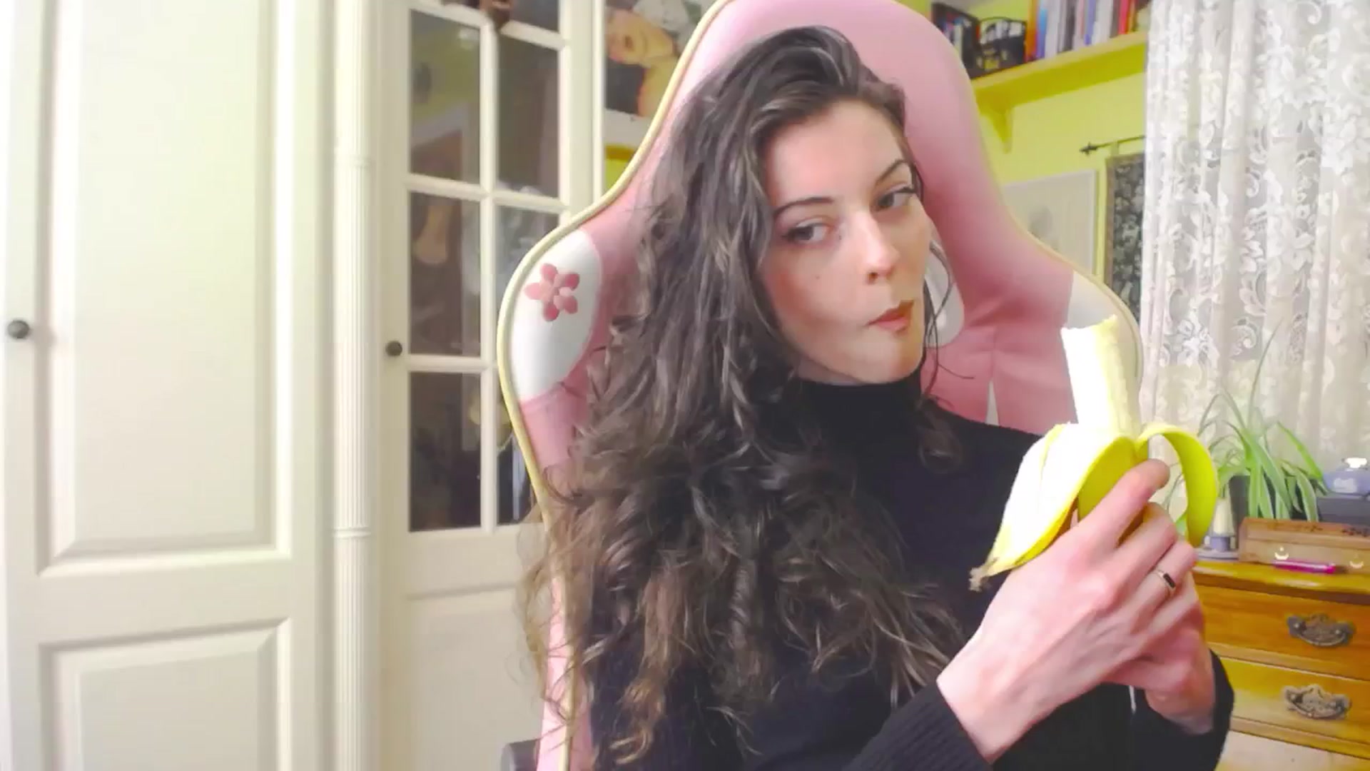 Gallery image thumbnail from viola__'s myfreecams stream on, 04/26/2024, 16:02 image 16 of 20