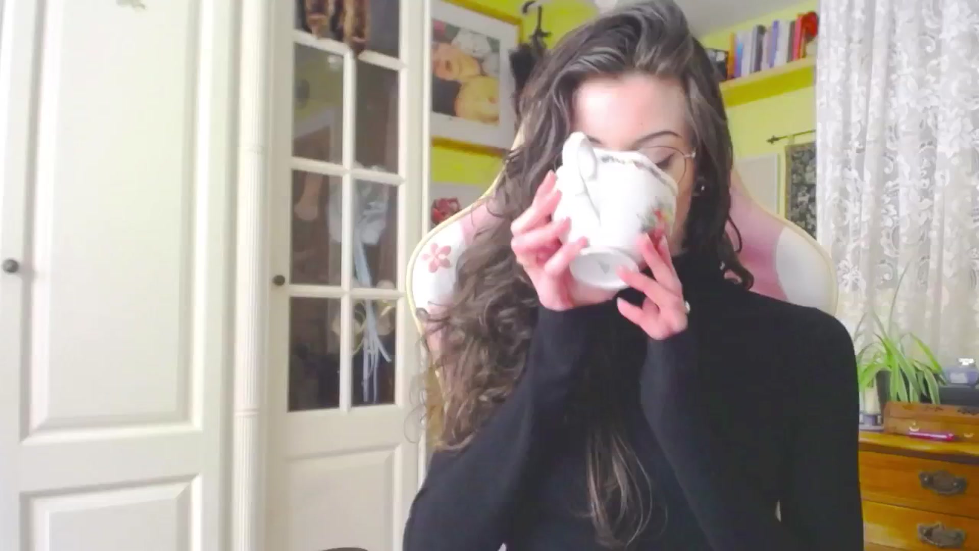 Gallery image thumbnail from viola__'s myfreecams stream on, 04/26/2024, 16:02 image 5 of 20