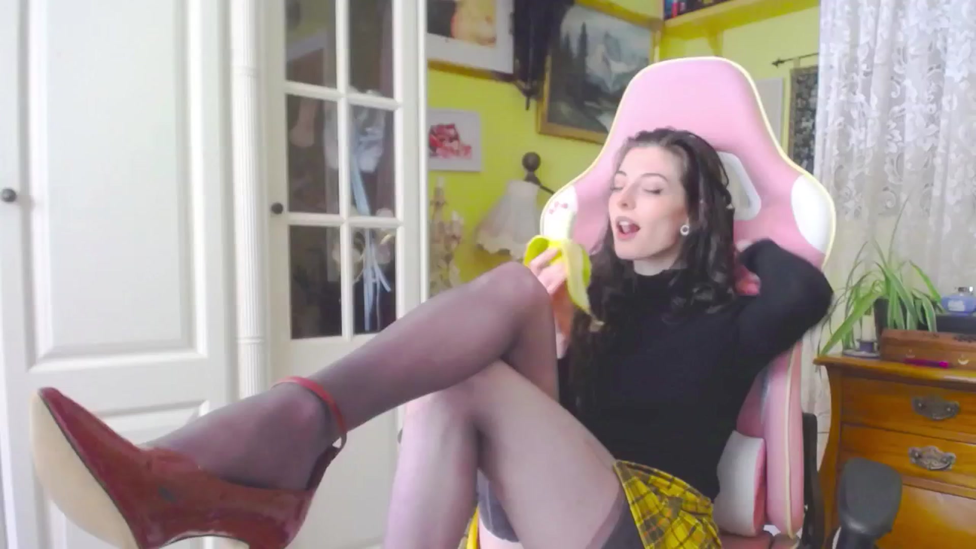 Gallery image thumbnail from viola__'s myfreecams stream on, 04/26/2024, 16:02 image 17 of 20