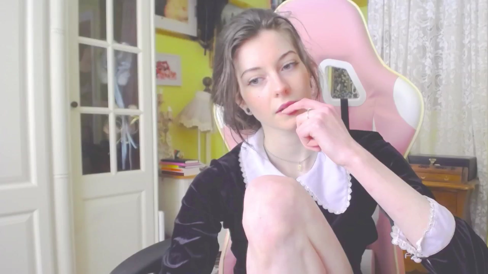 Gallery image thumbnail from viola__'s myfreecams stream on, 05/02/2024, 15:04 image 9 of 20