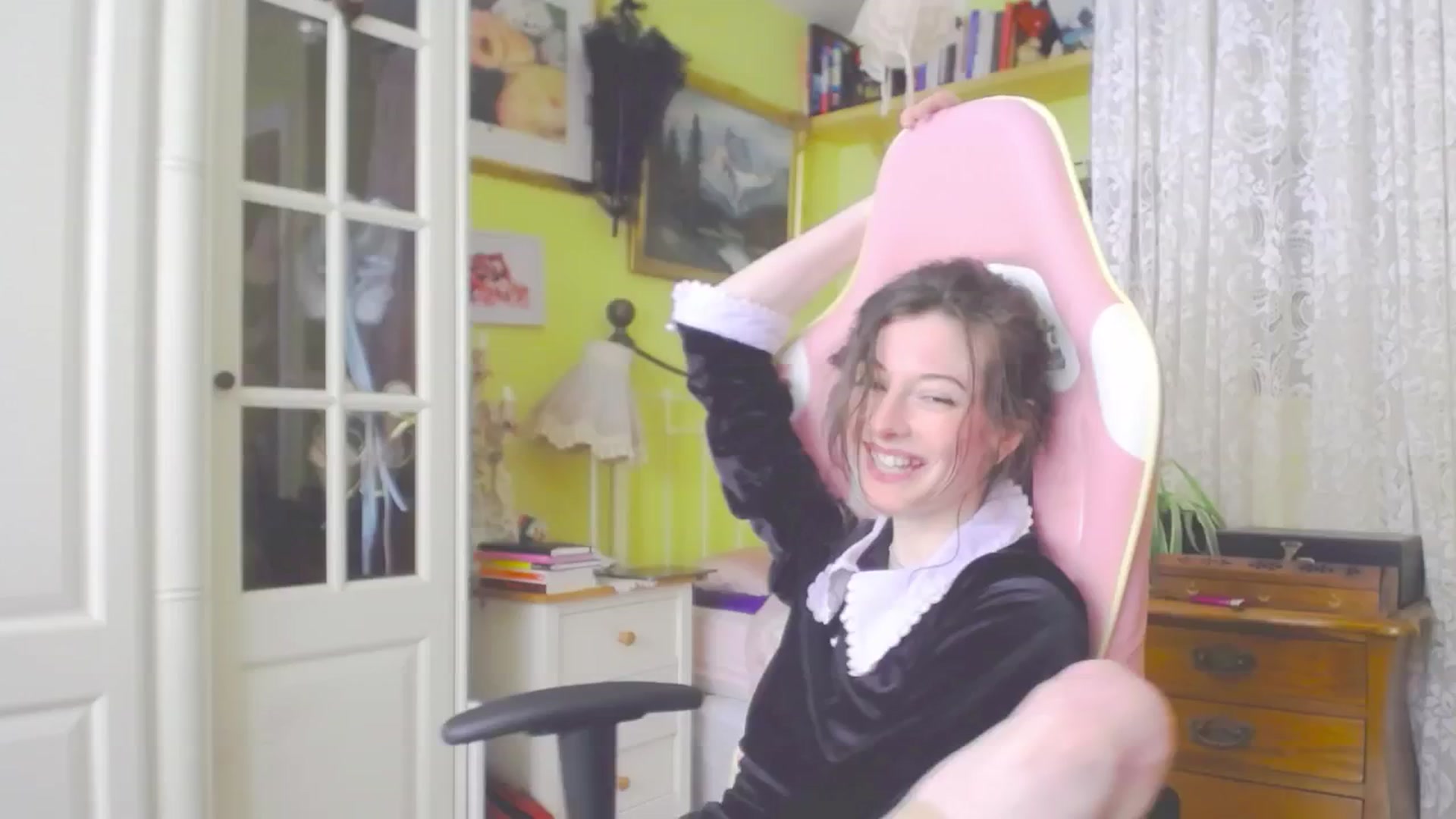 Gallery image thumbnail from viola__'s myfreecams stream on, 05/02/2024, 15:04 image 7 of 20