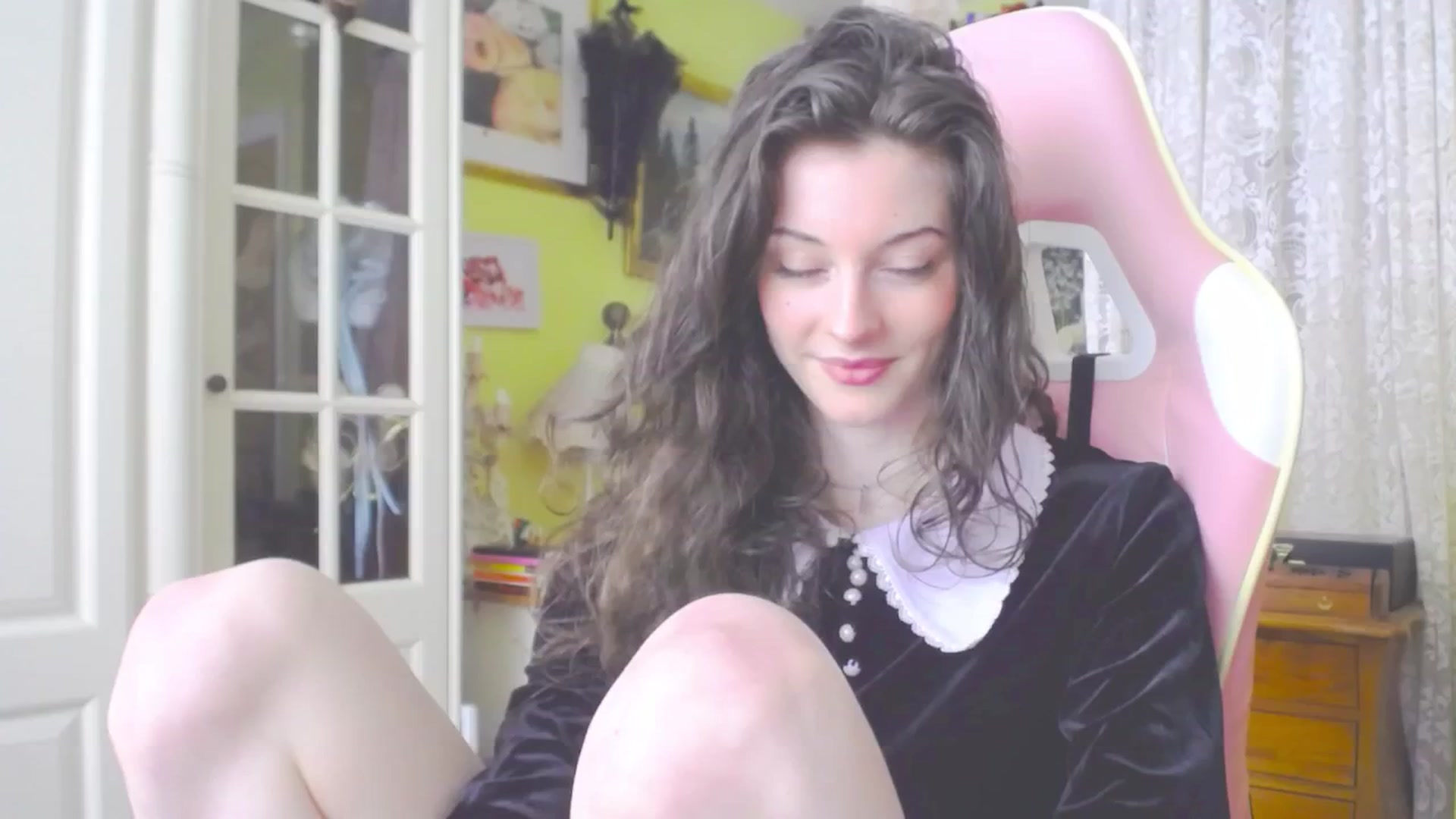 Gallery image thumbnail from viola__'s myfreecams stream on, 05/02/2024, 15:04 image 19 of 20