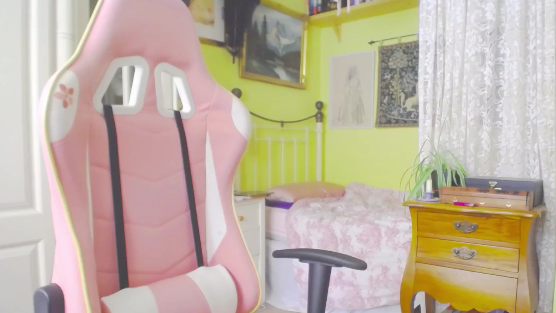 Gallery image thumbnail from viola__'s myfreecams stream on, 05/02/2024, 15:04 image 10 of 20