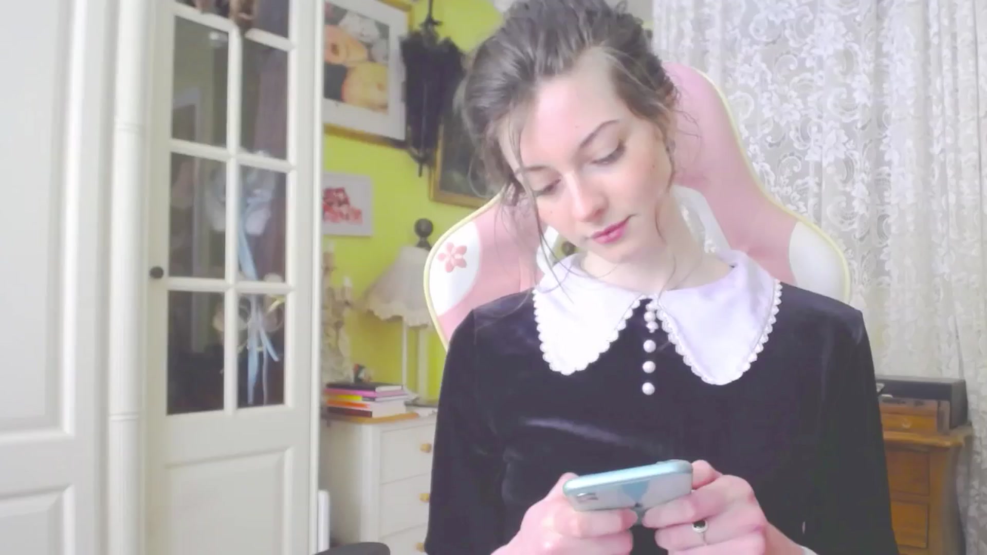 Gallery image thumbnail from viola__'s myfreecams stream on, 05/02/2024, 15:04 image 2 of 20
