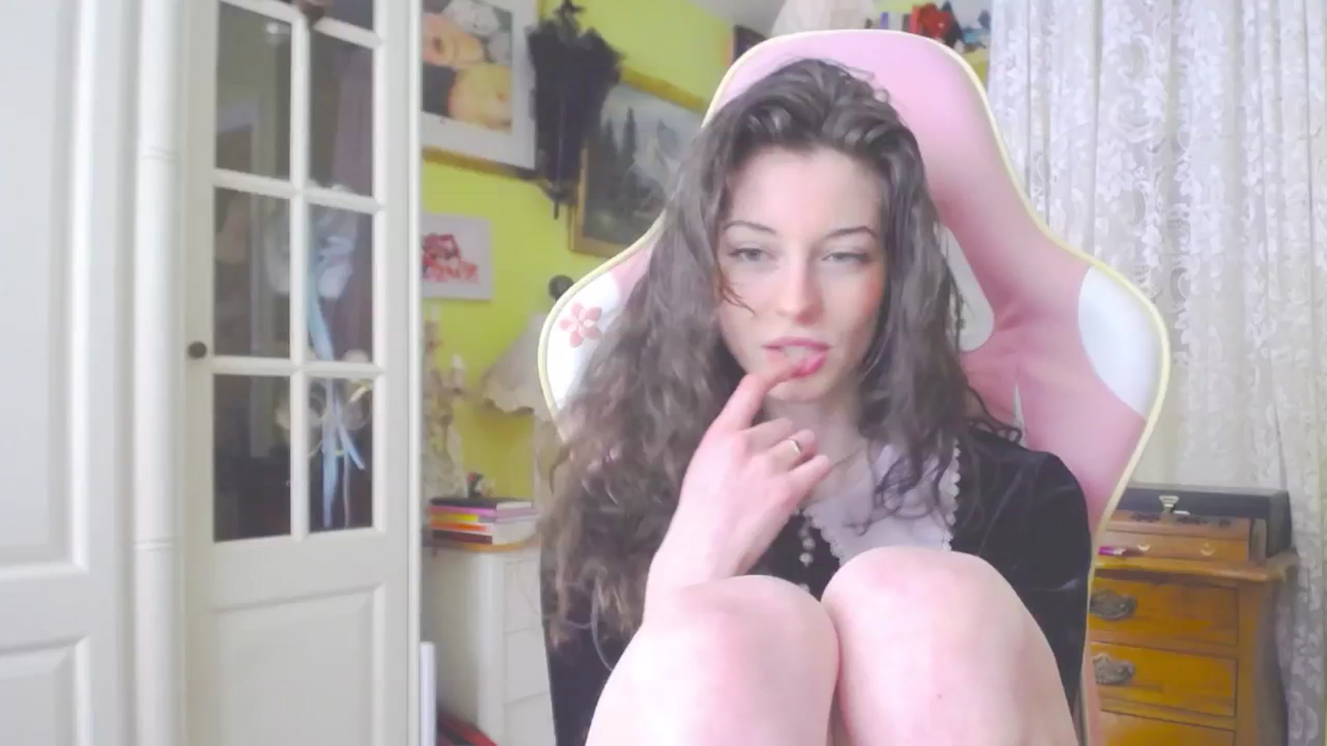 Gallery image thumbnail from viola__'s myfreecams stream on, 05/02/2024, 15:04 image 20 of 20