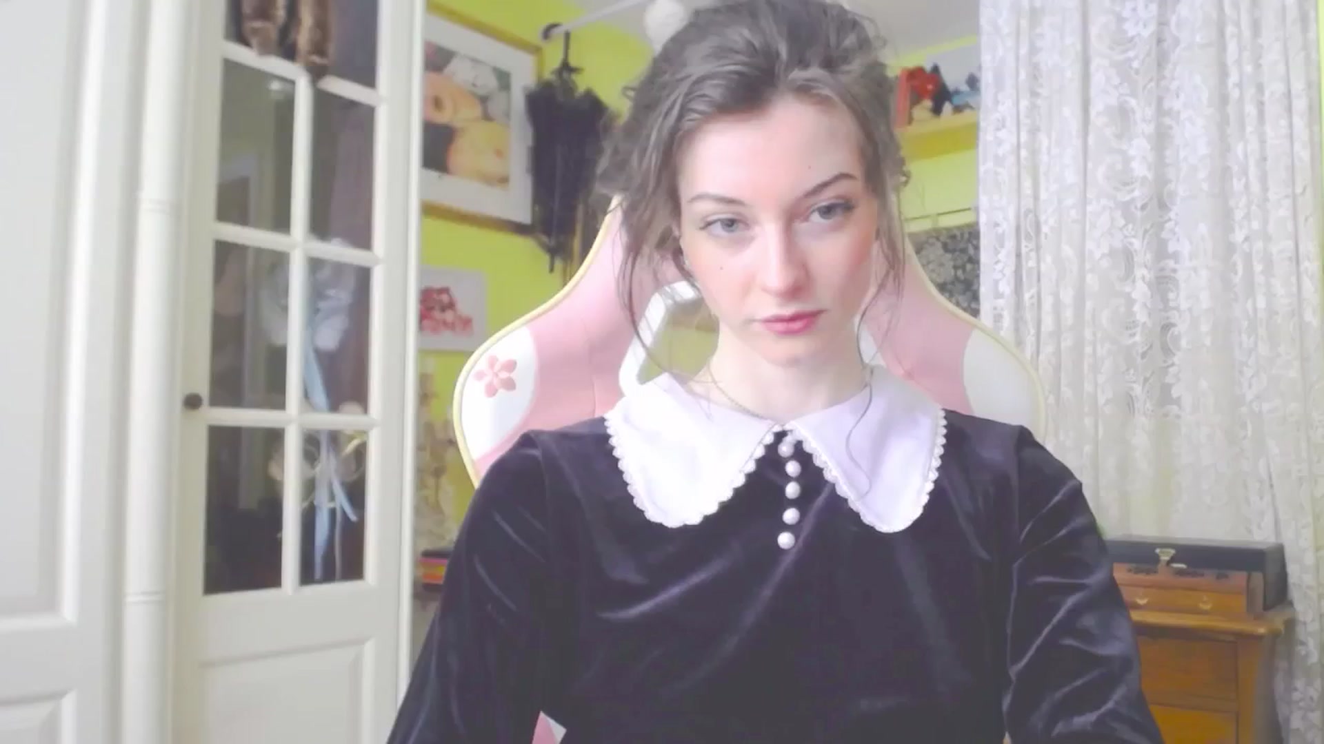 Gallery image thumbnail from viola__'s myfreecams stream on, 05/02/2024, 15:04 image 5 of 20