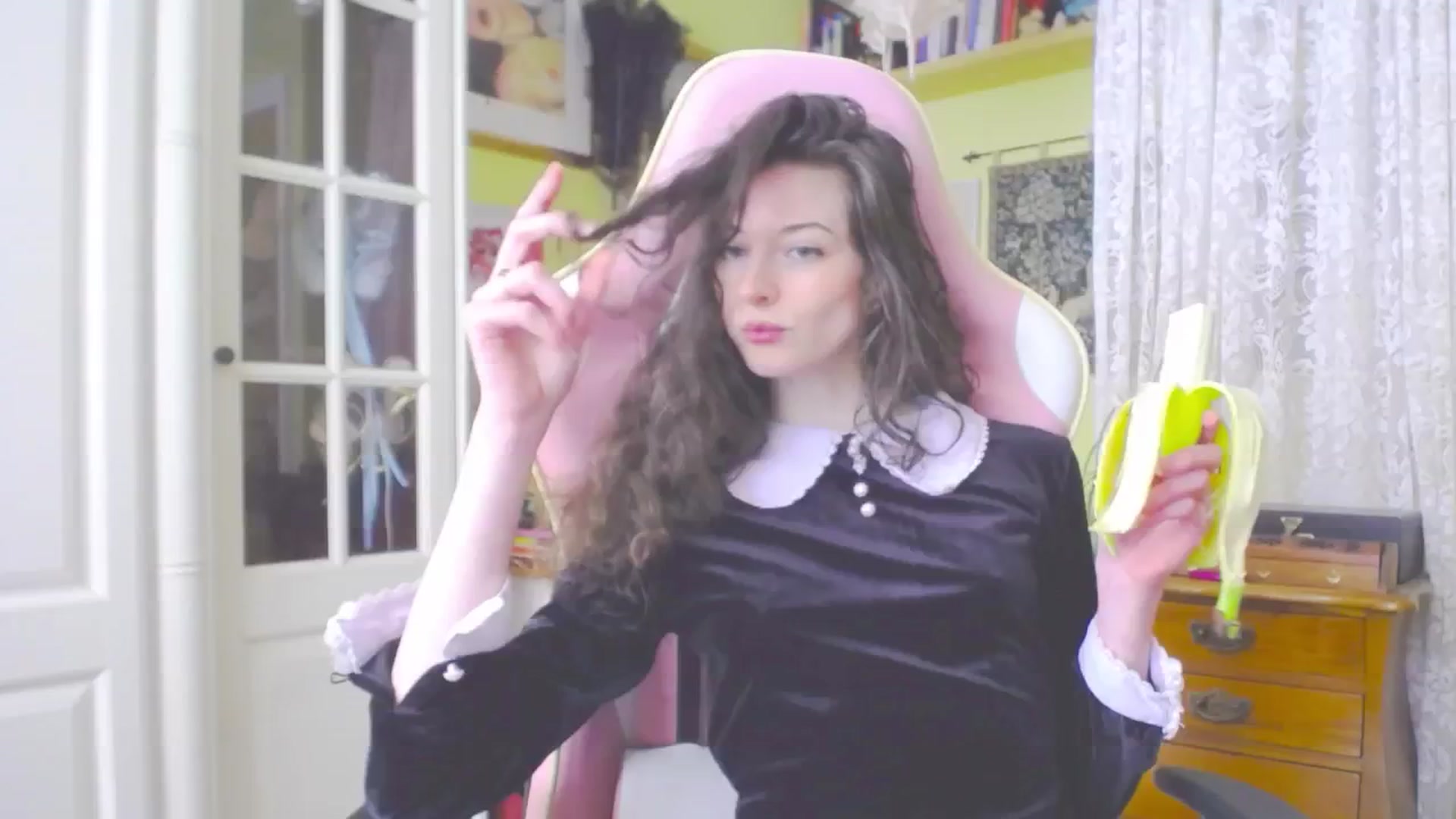 Gallery image thumbnail from viola__'s myfreecams stream on, 05/02/2024, 15:04 image 16 of 20