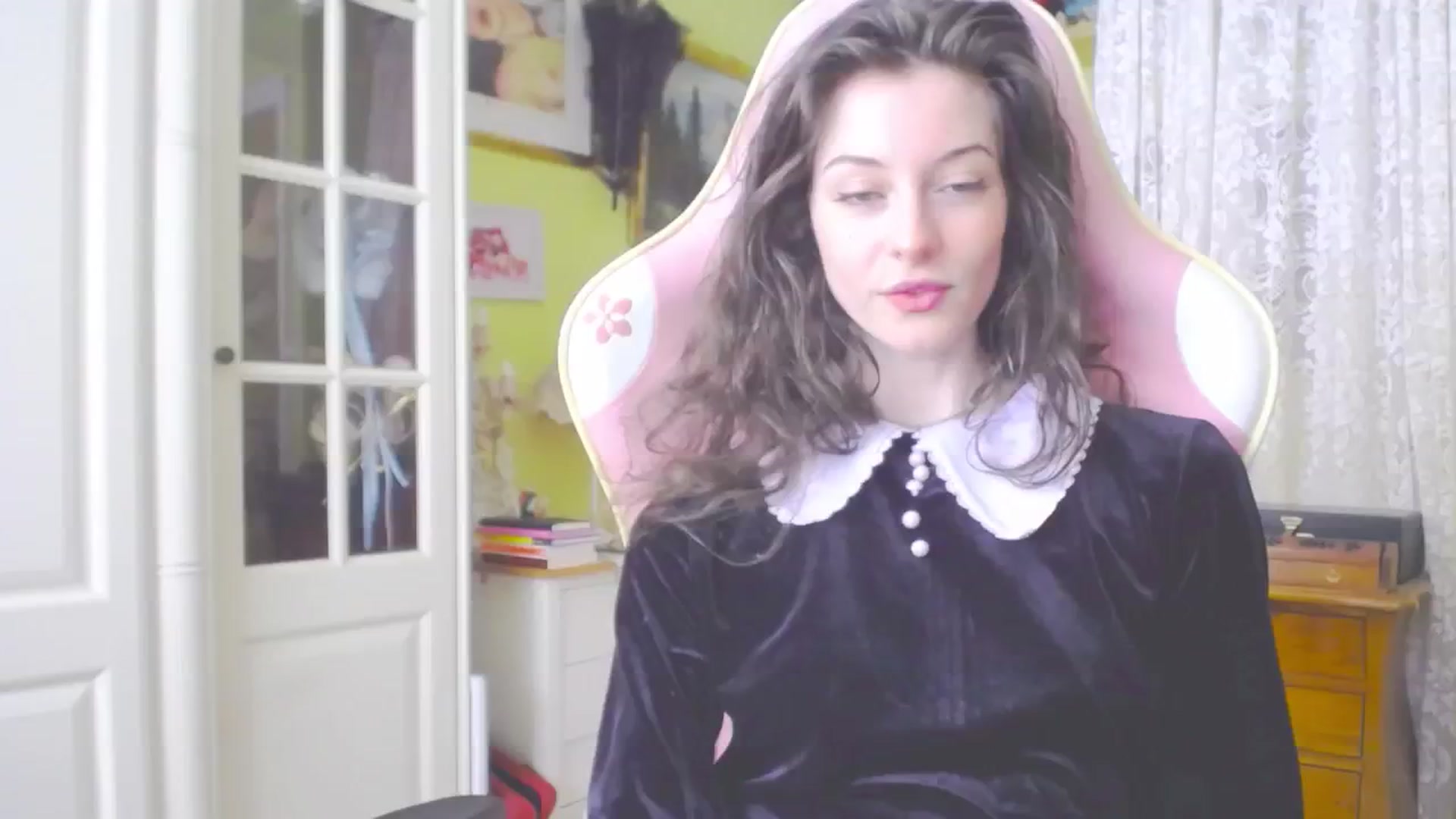 Gallery image thumbnail from viola__'s myfreecams stream on, 05/02/2024, 15:04 image 17 of 20