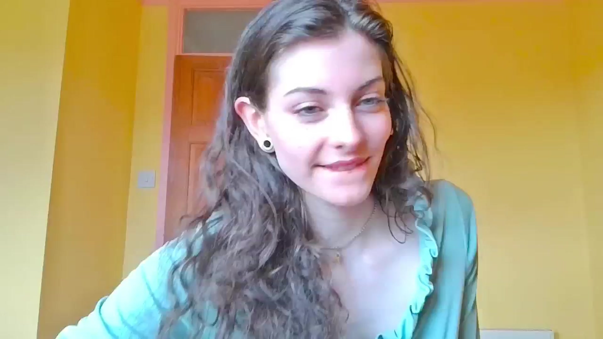 Gallery image thumbnail from viola__'s myfreecams stream on, 05/07/2024, 16:17 image 7 of 20