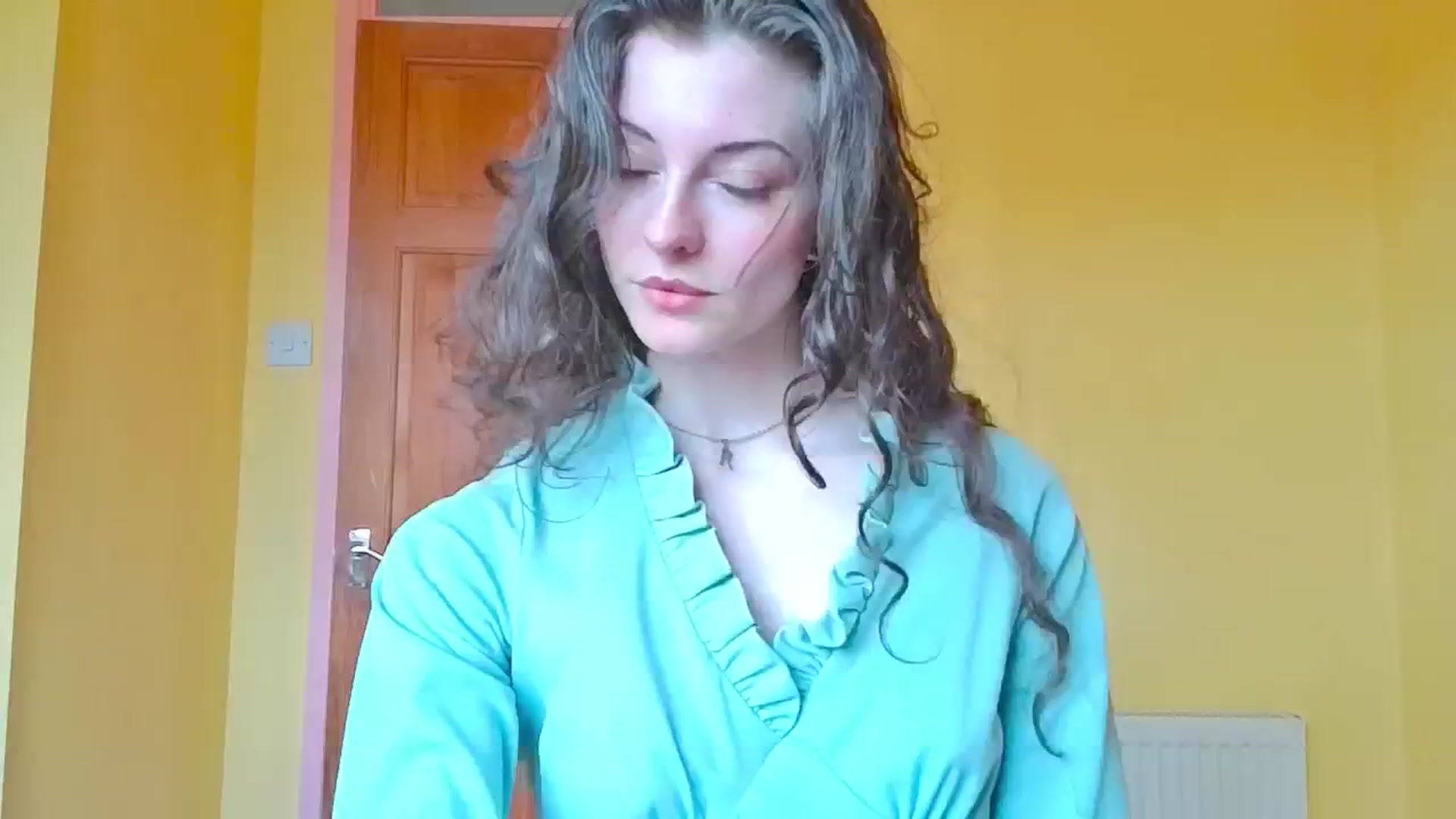 Gallery image thumbnail from viola__'s myfreecams stream on, 05/07/2024, 17:53 image 1 of 20