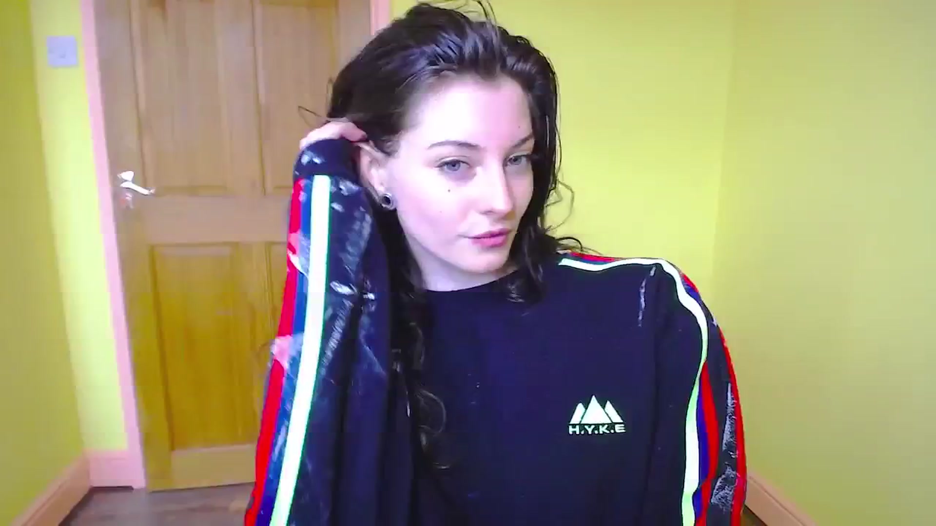 Gallery image thumbnail from viola__'s myfreecams stream on, 05/08/2024, 15:57 image 12 of 20