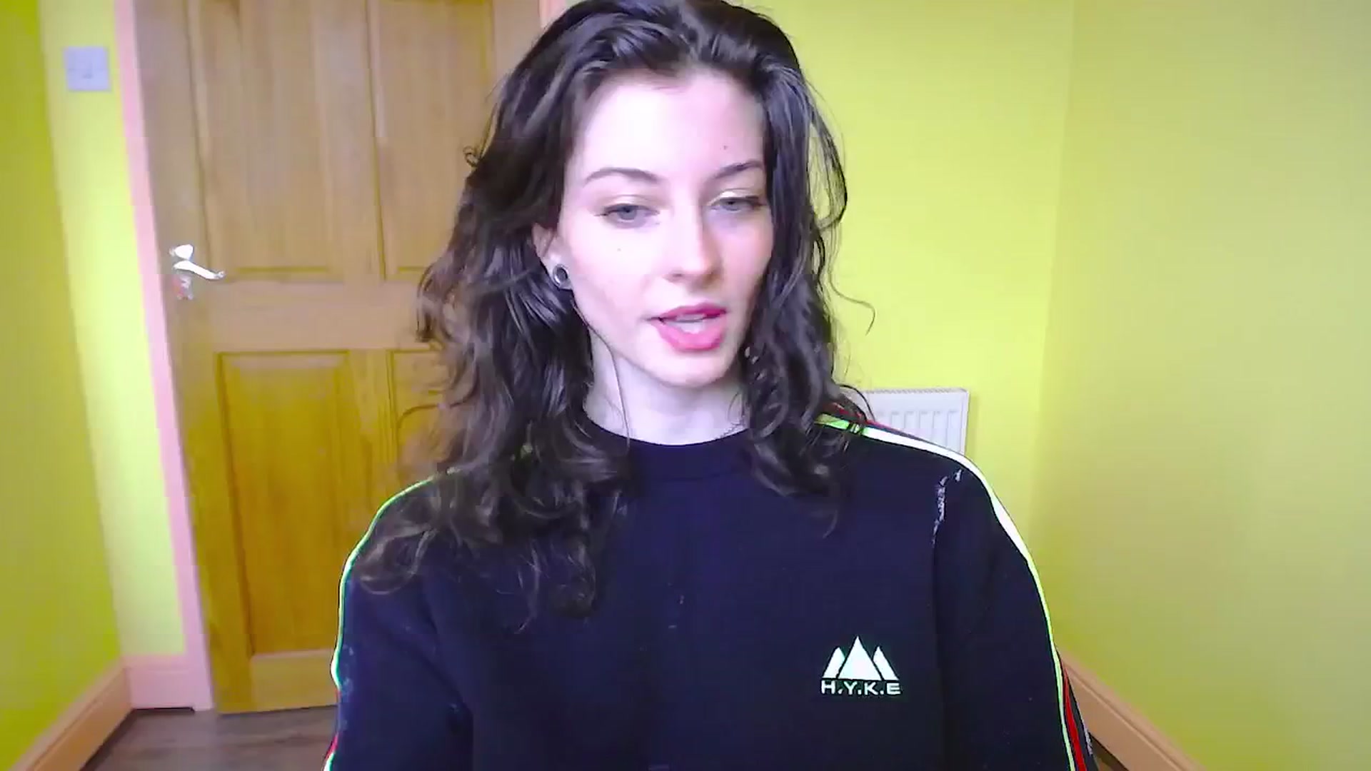 Gallery image thumbnail from viola__'s myfreecams stream on, 05/08/2024, 15:57 image 16 of 20