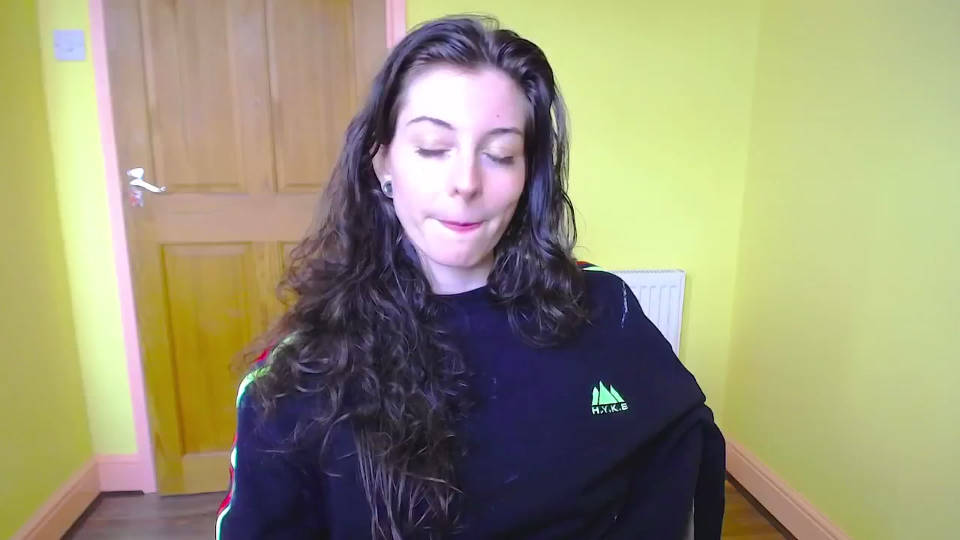 Gallery image thumbnail from viola__'s myfreecams stream on, 05/08/2024, 15:57 image 19 of 20