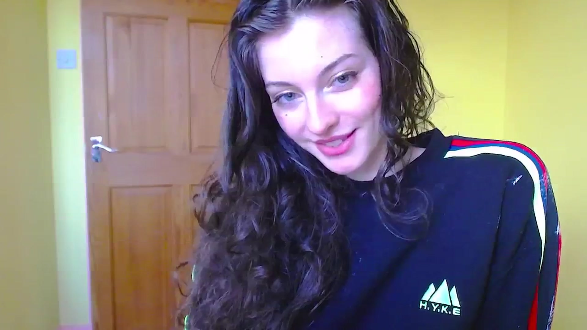 Gallery image thumbnail from viola__'s myfreecams stream on, 05/08/2024, 19:07 image 12 of 20