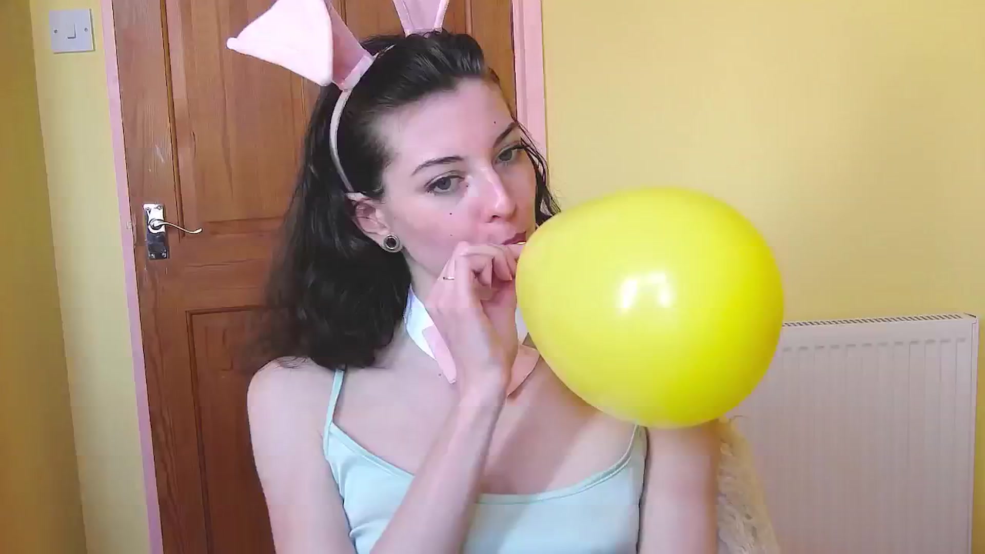 Gallery image thumbnail from viola__'s myfreecams stream on, 05/09/2024, 17:17 image 2 of 20