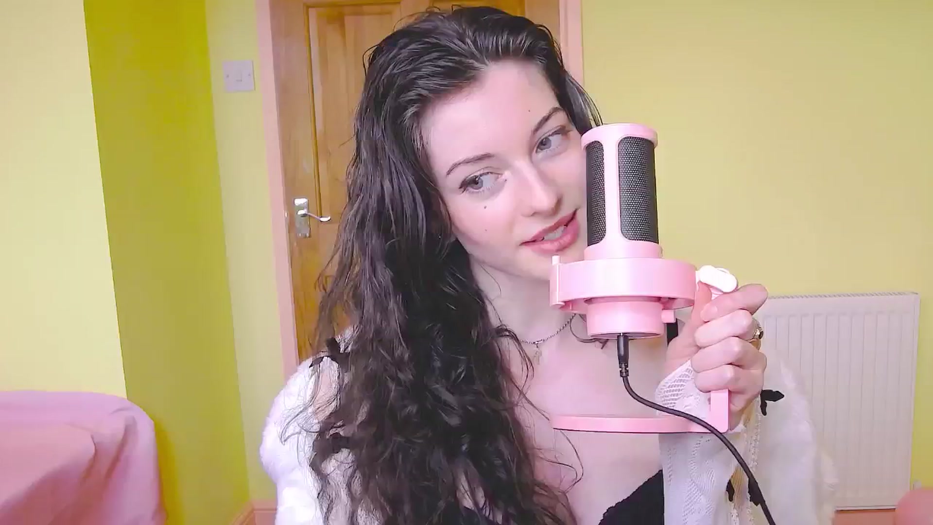 Gallery image thumbnail from viola__'s myfreecams stream on, 05/15/2024, 19:24 image 8 of 20