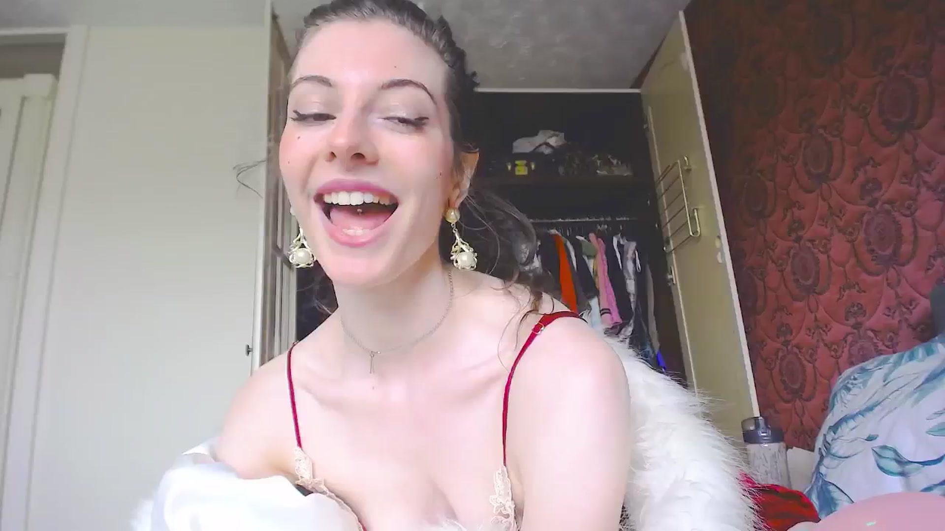 Gallery image thumbnail from viola__'s myfreecams stream on, 05/21/2024, 15:31 image 3 of 20