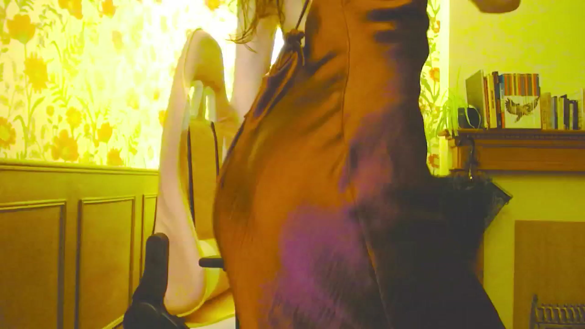 Gallery image thumbnail from viola__'s myfreecams stream on, 05/21/2024, 22:05 image 11 of 20