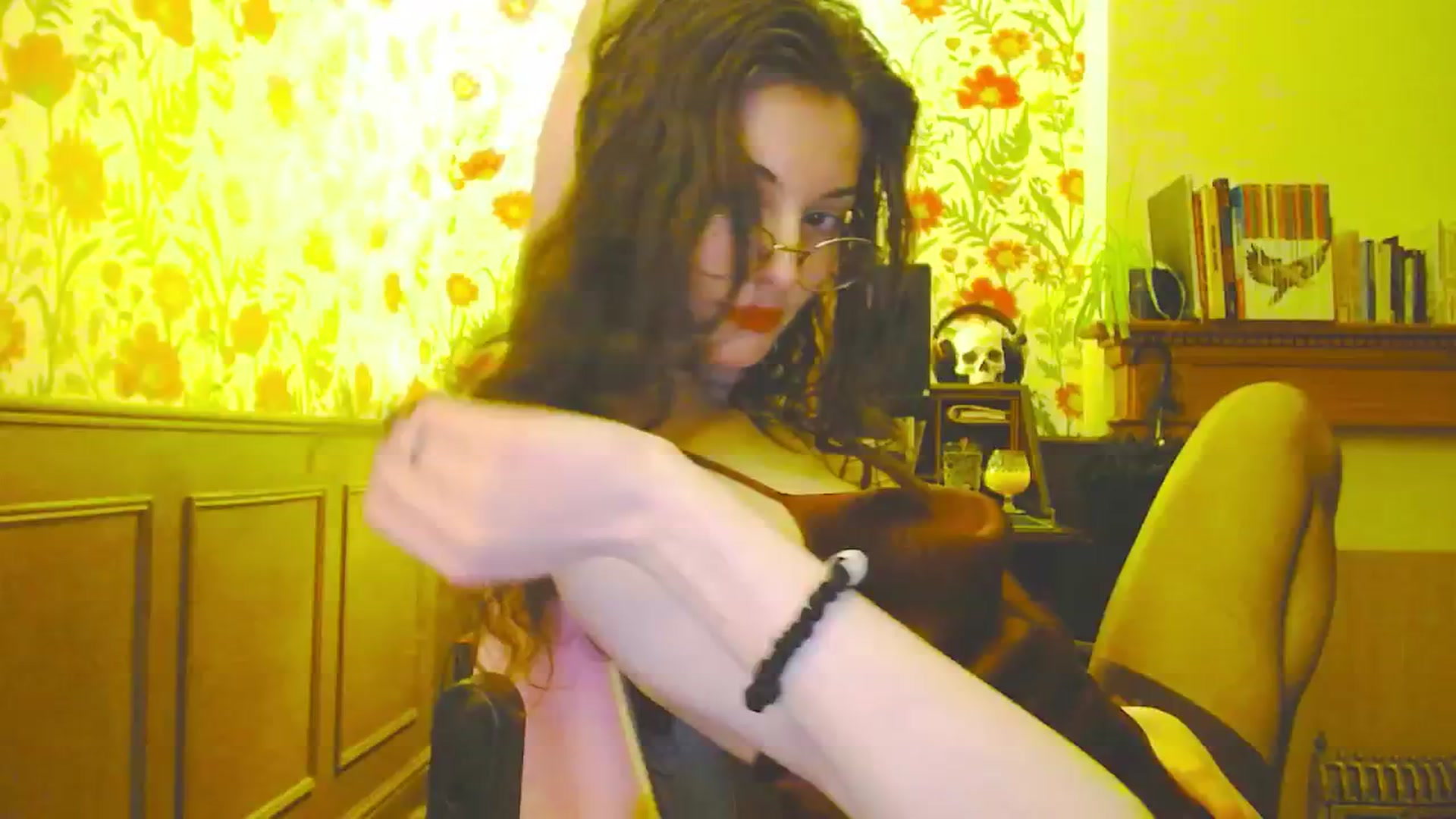 Gallery image thumbnail from viola__'s myfreecams stream on, 05/21/2024, 22:05 image 10 of 20