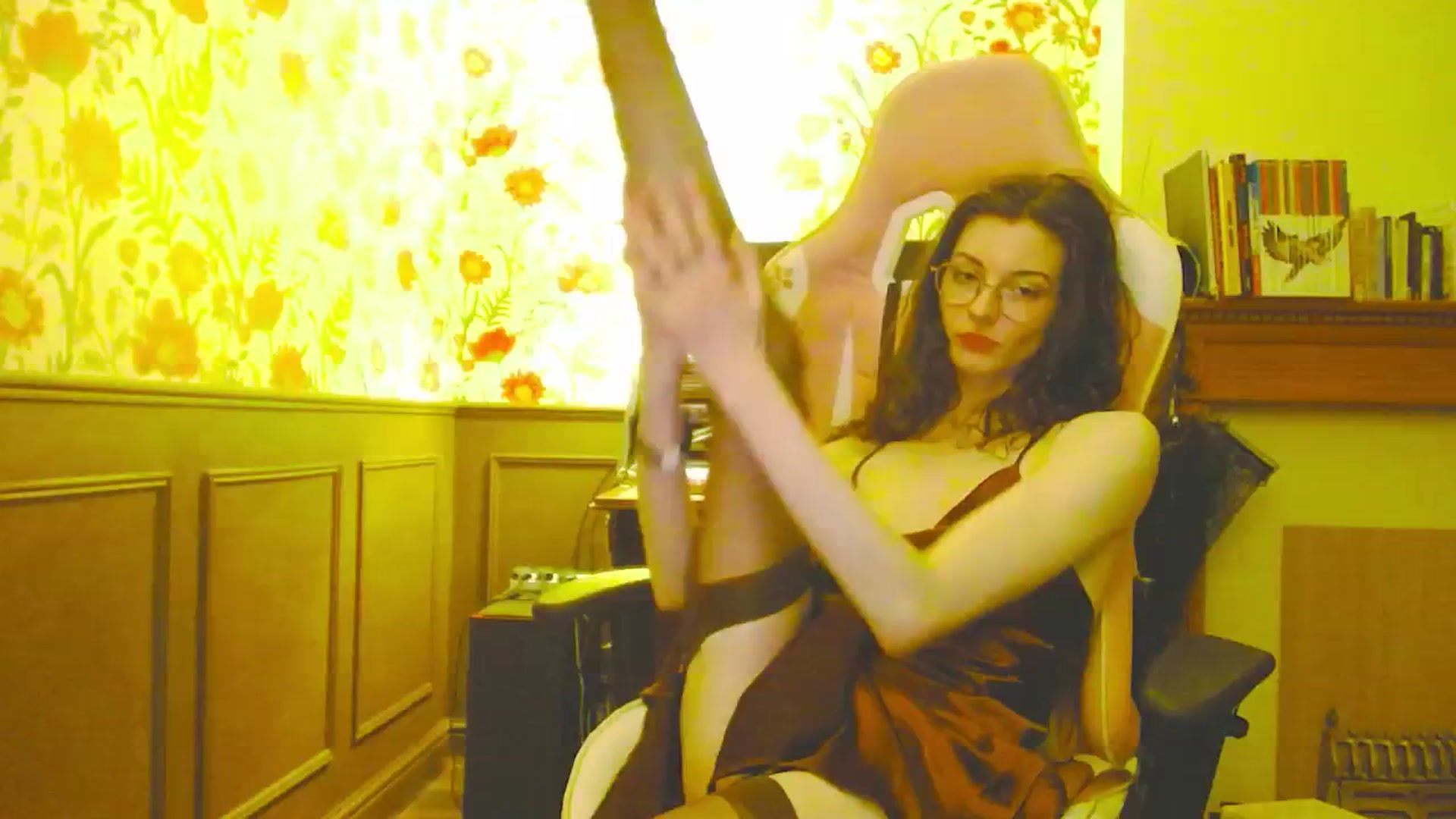 Gallery image thumbnail from viola__'s myfreecams stream on, 05/21/2024, 22:05 image 14 of 20