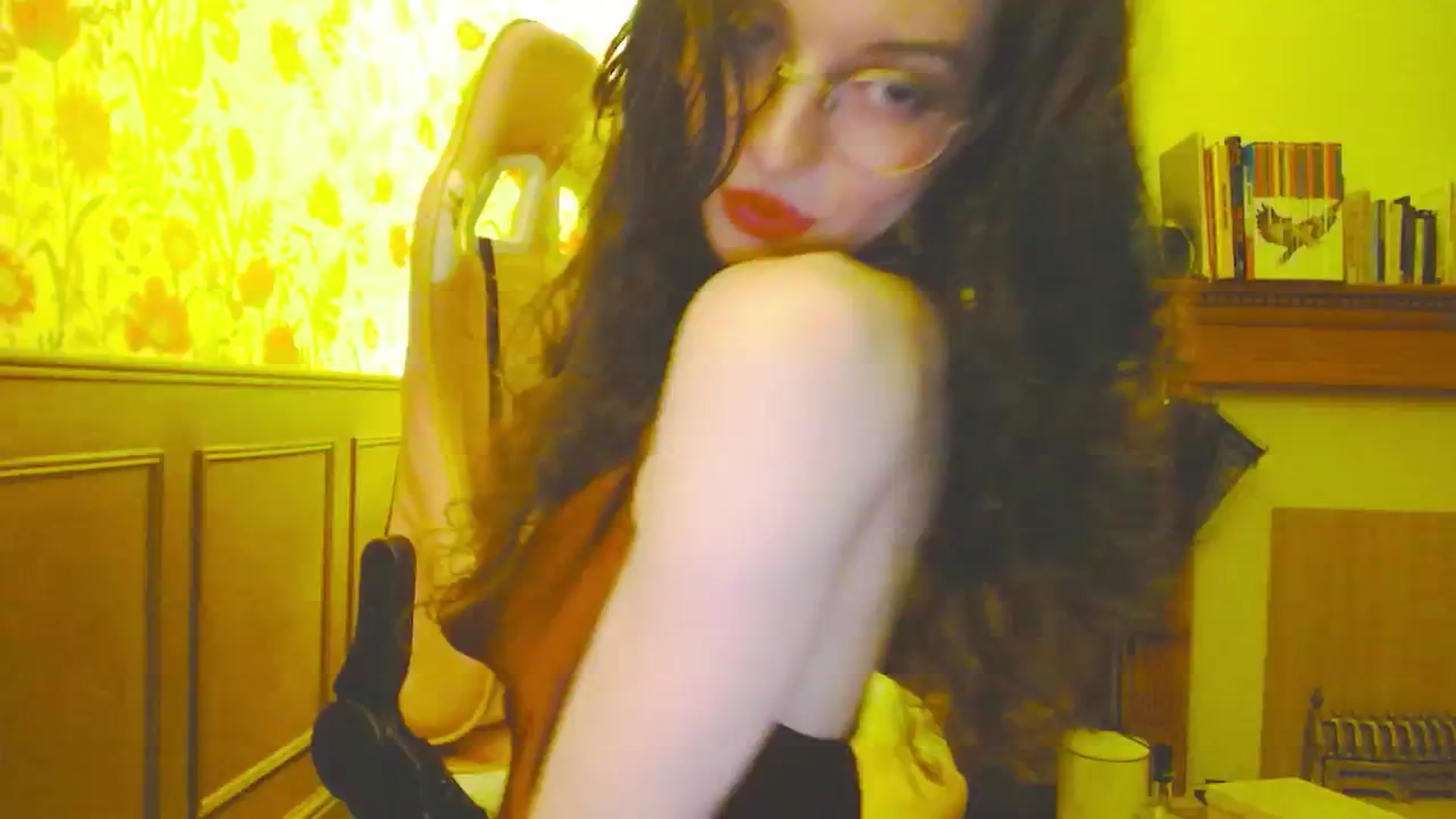 Gallery image thumbnail from viola__'s myfreecams stream on, 05/21/2024, 22:05 image 12 of 20