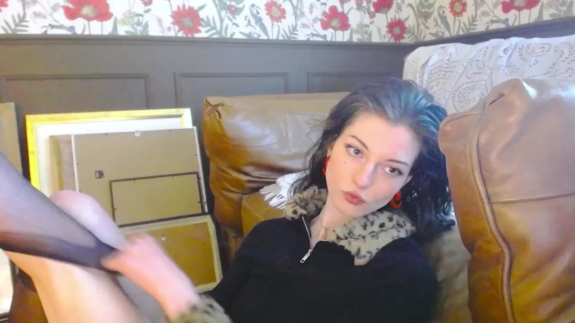Gallery image thumbnail from viola__'s myfreecams stream on, 05/28/2024, 16:17 image 18 of 20