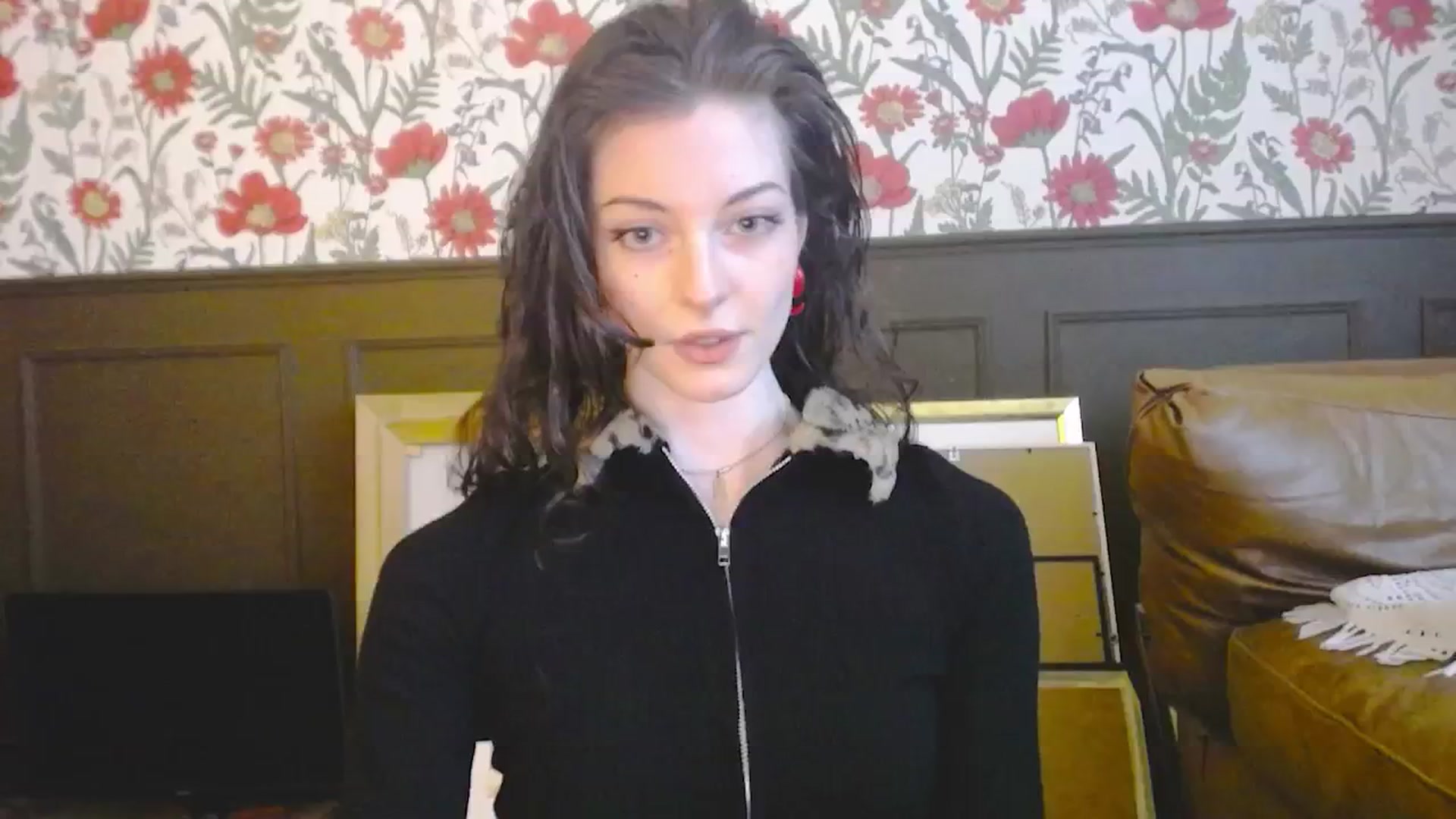 Gallery image thumbnail from viola__'s myfreecams stream on, 05/28/2024, 16:17 image 12 of 20