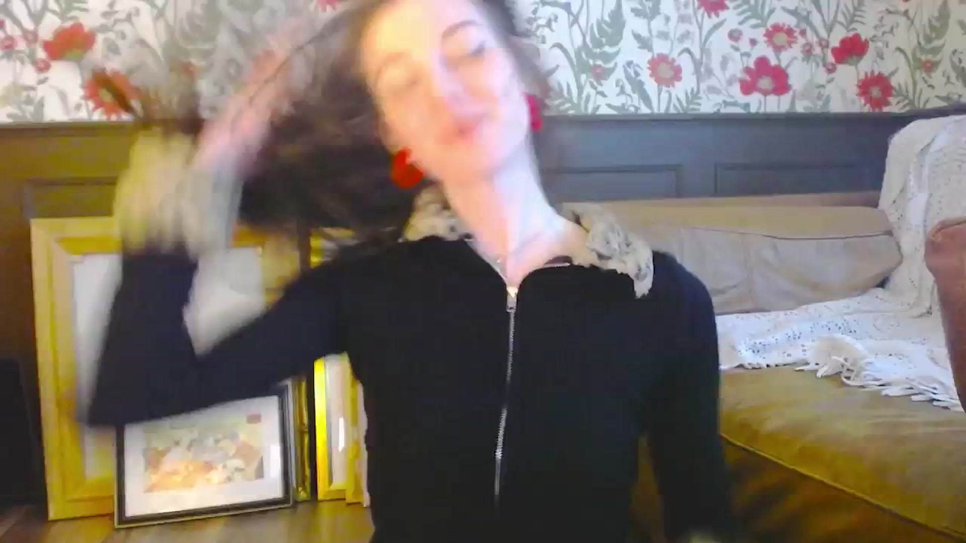 Gallery image thumbnail from viola__'s myfreecams stream on, 05/28/2024, 16:17 image 16 of 20