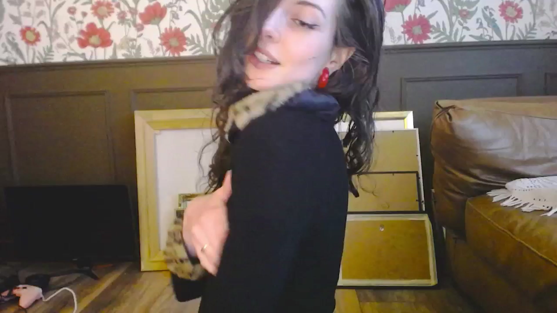 Gallery image thumbnail from viola__'s myfreecams stream on, 05/28/2024, 16:17 image 5 of 20