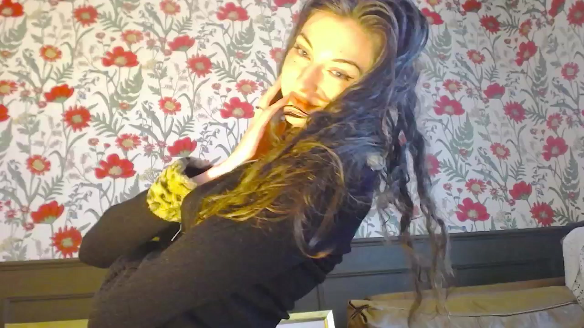 Gallery image thumbnail from viola__'s myfreecams stream on, 05/28/2024, 16:50 image 16 of 20