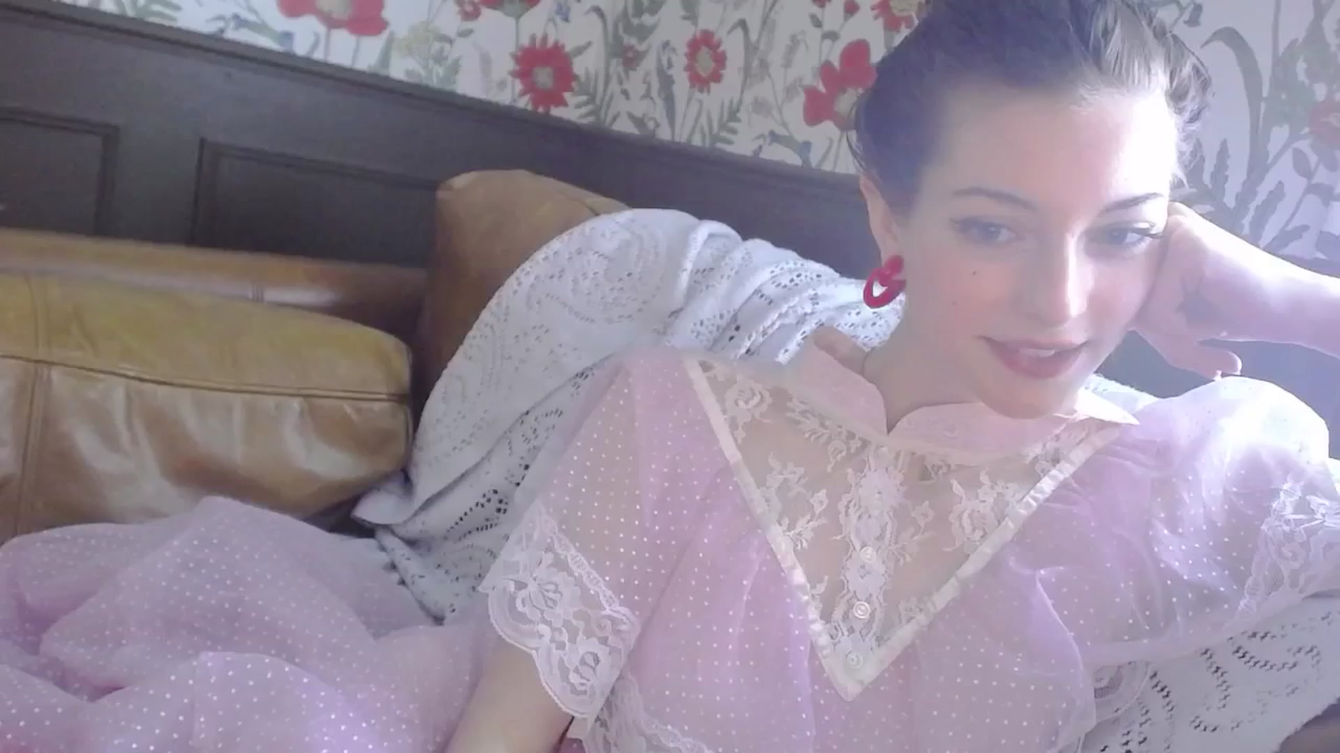 Gallery image thumbnail from viola__'s myfreecams stream on, 05/29/2024, 14:26 image 14 of 20