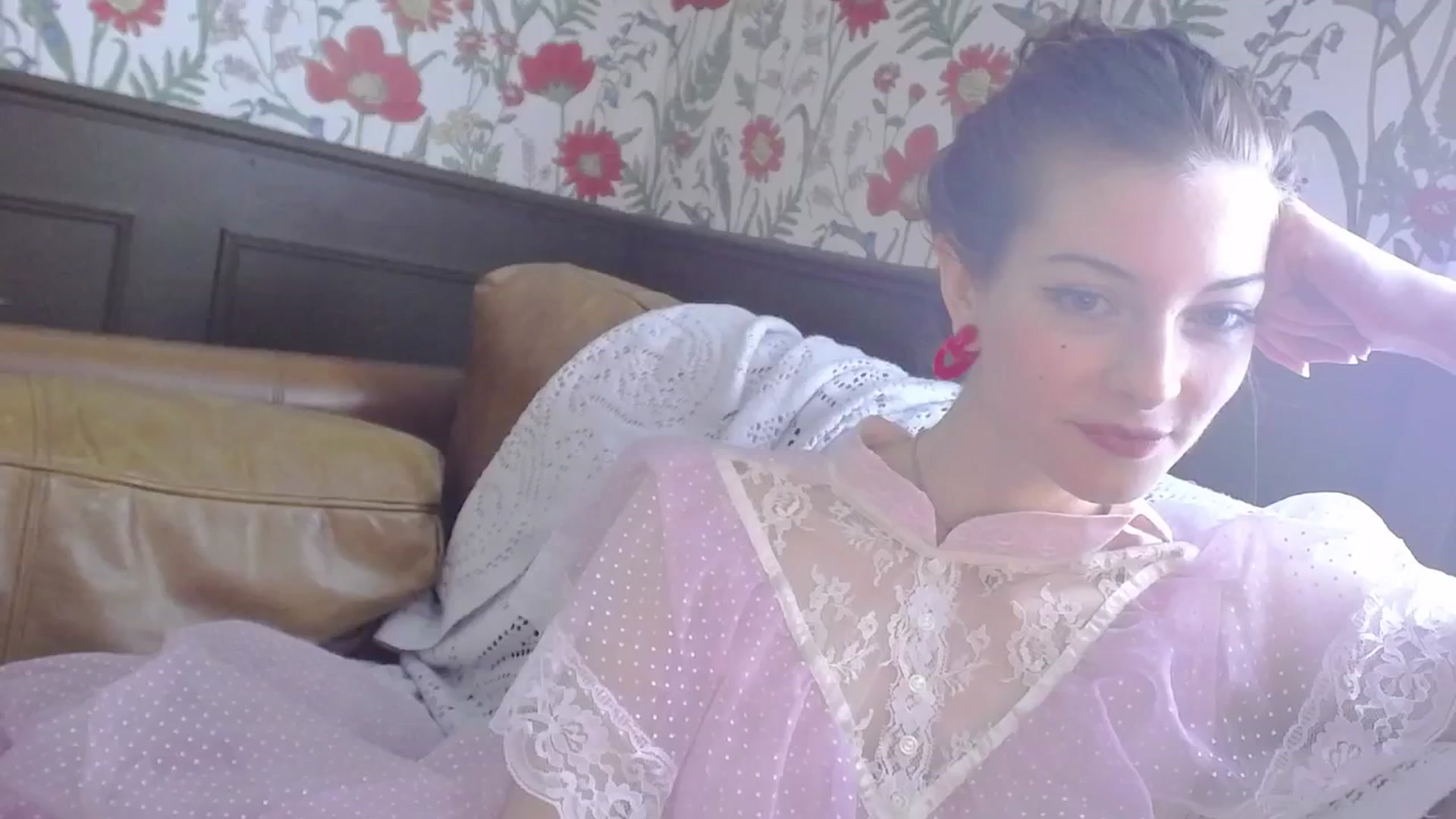 Gallery image thumbnail from viola__'s myfreecams stream on, 05/29/2024, 14:26 image 15 of 20