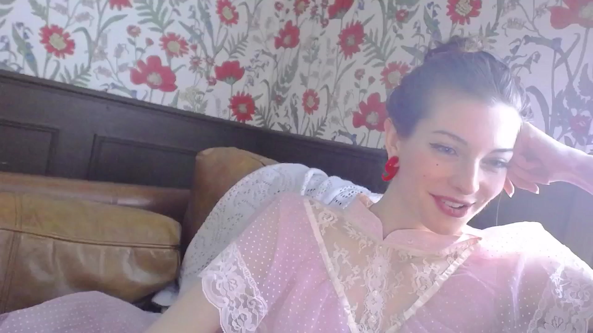 Gallery image thumbnail from viola__'s myfreecams stream on, 05/29/2024, 14:26 image 12 of 20