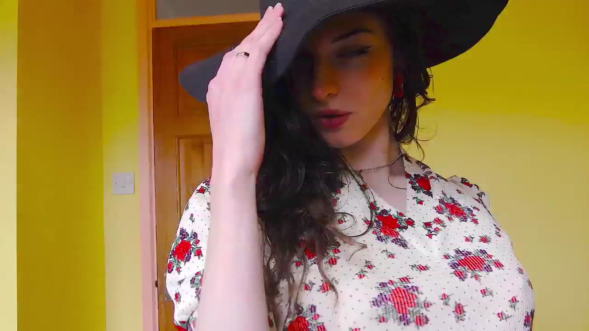 Gallery image thumbnail from viola__'s myfreecams stream on, 05/30/2024, 12:57 image 18 of 20