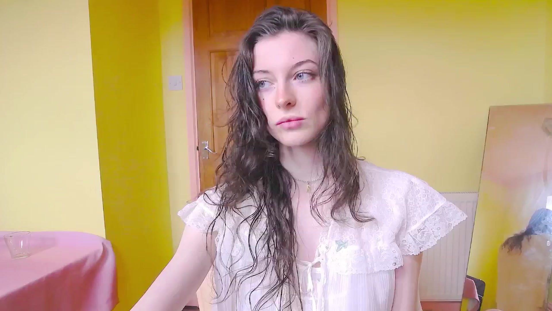 Gallery image thumbnail from viola__'s myfreecams stream on, 06/03/2024, 17:12 image 2 of 20