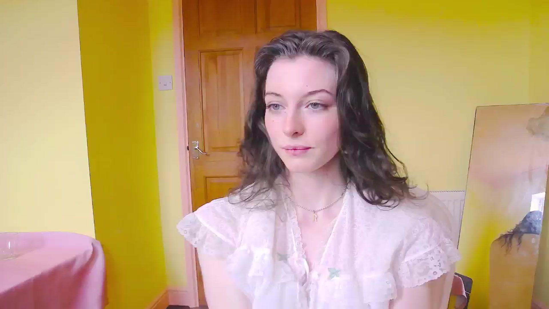 Gallery image thumbnail from viola__'s myfreecams stream on, 06/03/2024, 17:12 image 8 of 20