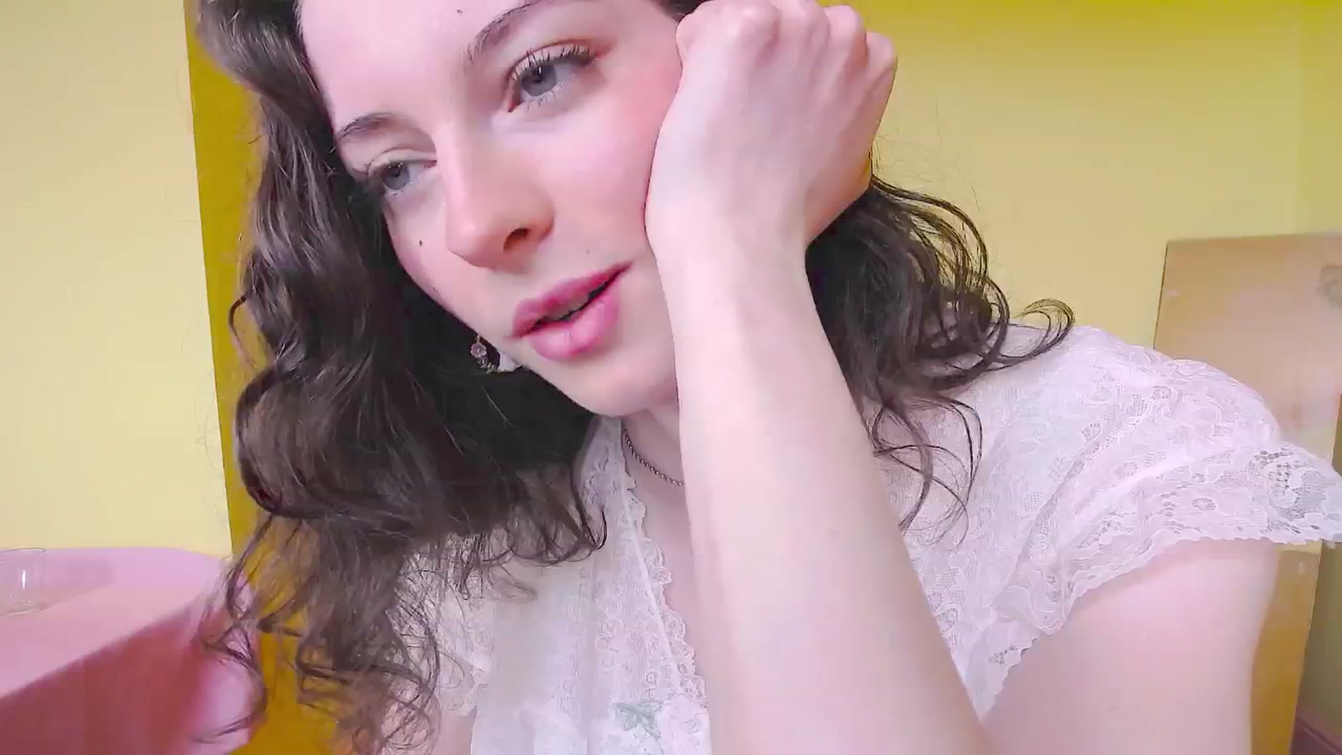 Gallery image thumbnail from viola__'s myfreecams stream on, 06/03/2024, 17:12 image 16 of 20