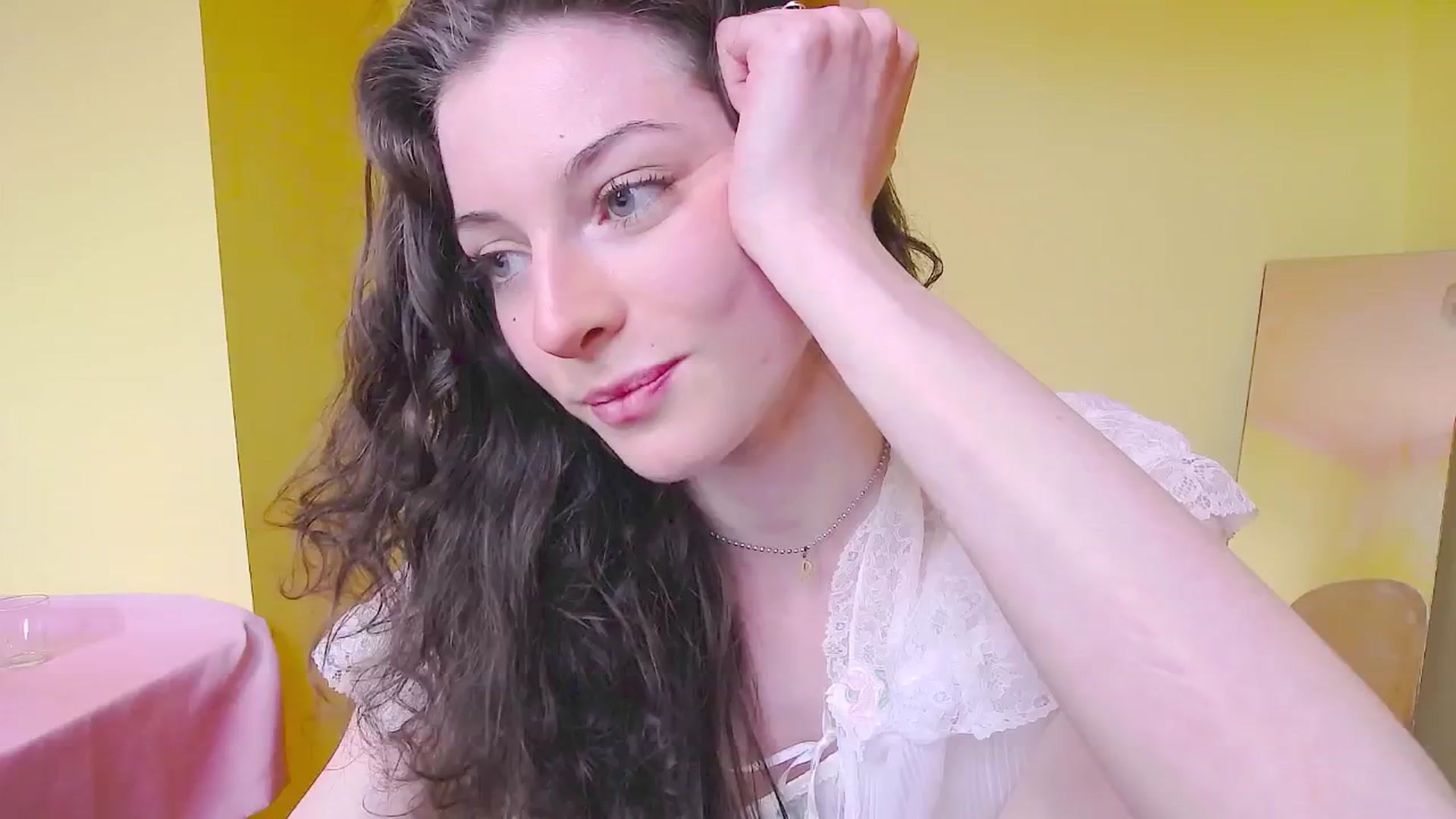 Gallery image thumbnail from viola__'s myfreecams stream on, 06/03/2024, 17:12 image 13 of 20
