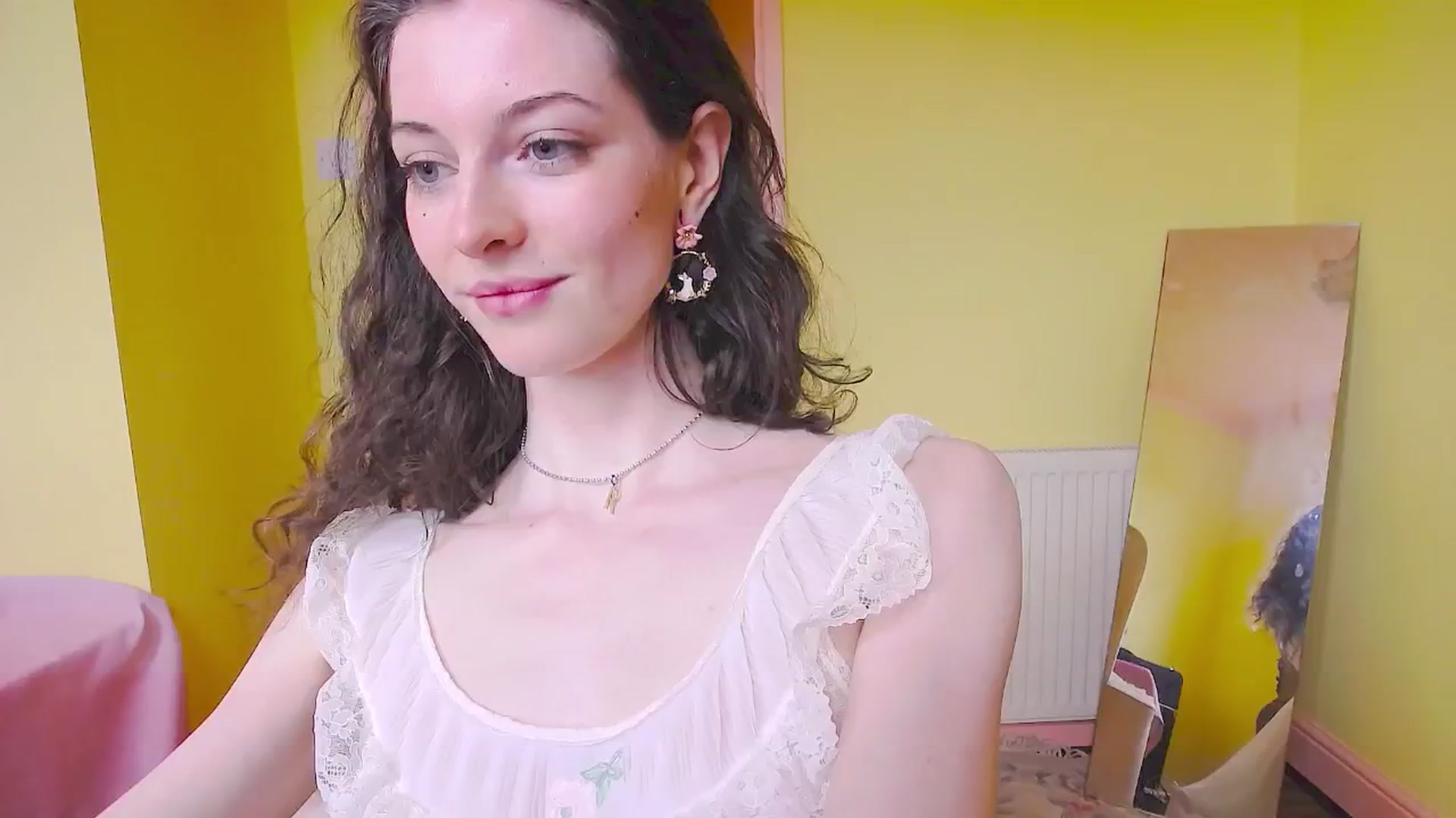 Gallery image thumbnail from viola__'s myfreecams stream on, 06/03/2024, 17:54 image 15 of 20