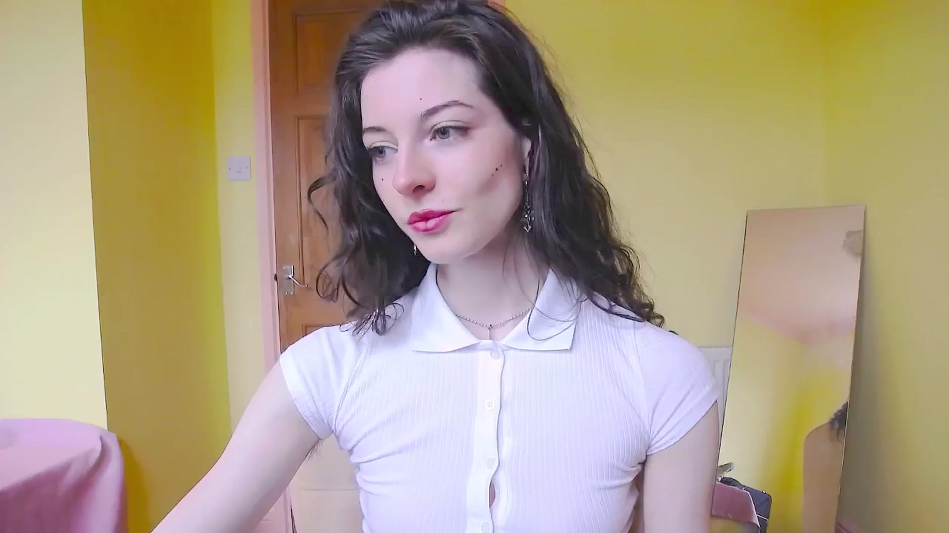Gallery image thumbnail from viola__'s myfreecams stream on, 06/04/2024, 11:17 image 2 of 20