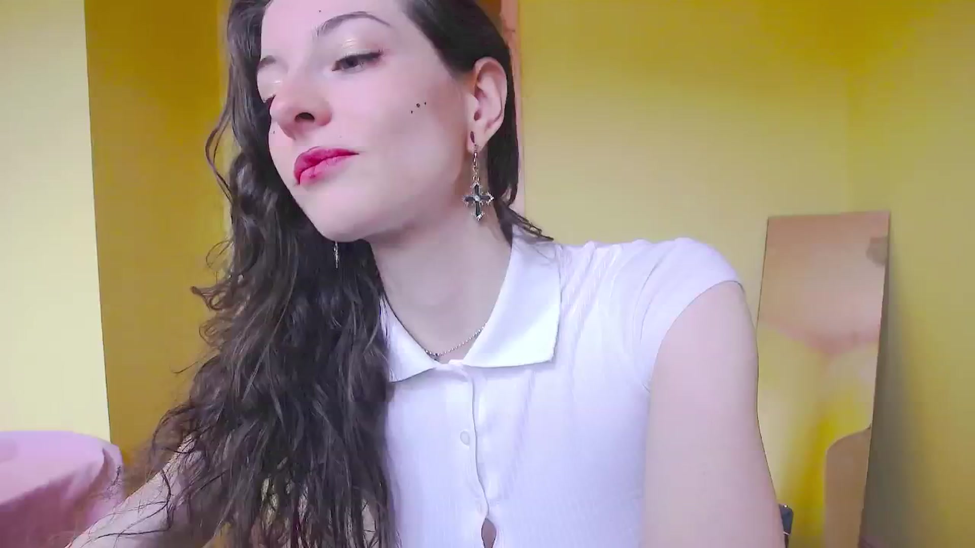 Gallery image thumbnail from viola__'s myfreecams stream on, 06/04/2024, 11:17 image 7 of 20