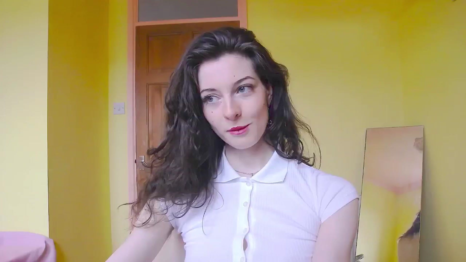 Gallery image thumbnail from viola__'s myfreecams stream on, 06/04/2024, 11:17 image 13 of 20