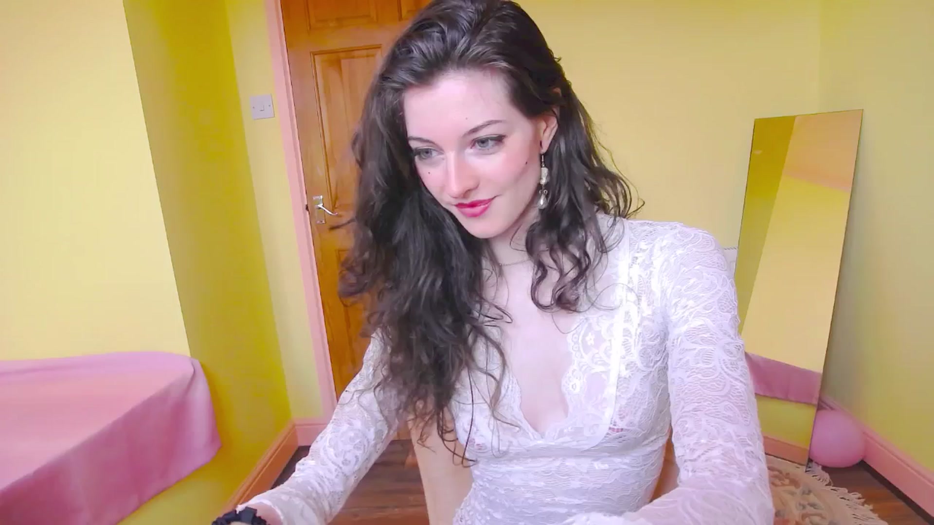 Gallery image thumbnail from viola__'s myfreecams stream on, 06/05/2024, 14:30 image 18 of 20