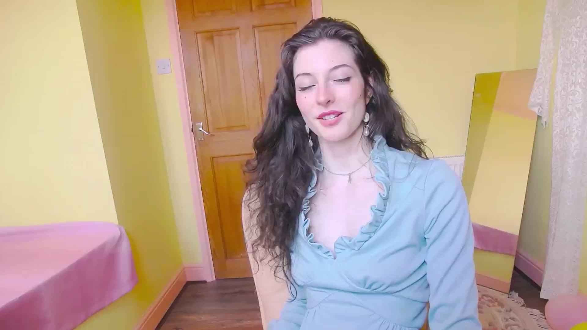 Gallery image thumbnail from viola__'s myfreecams stream on, 06/05/2024, 14:30 image 6 of 20