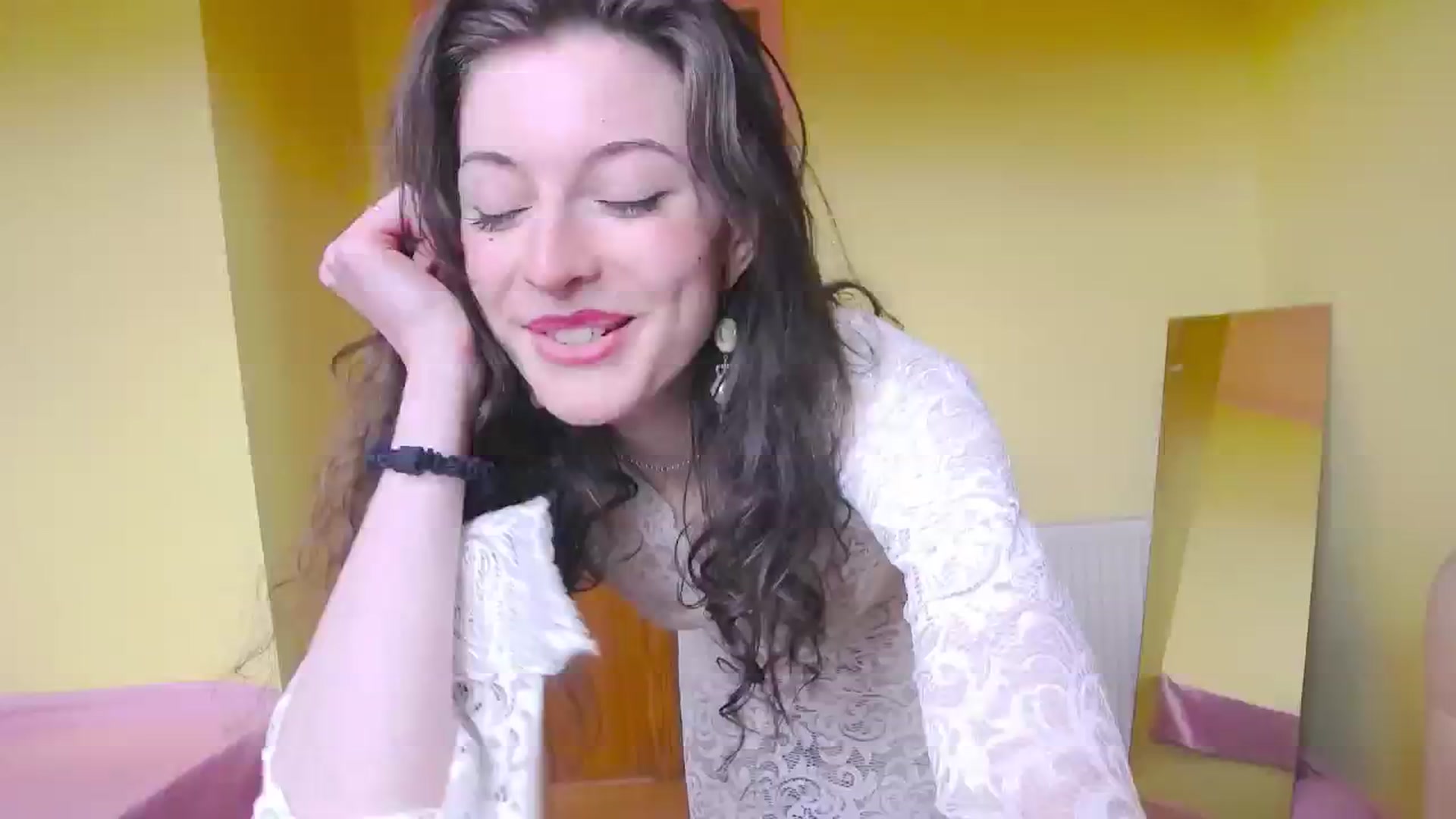 Gallery image thumbnail from viola__'s myfreecams stream on, 06/05/2024, 14:30 image 16 of 20