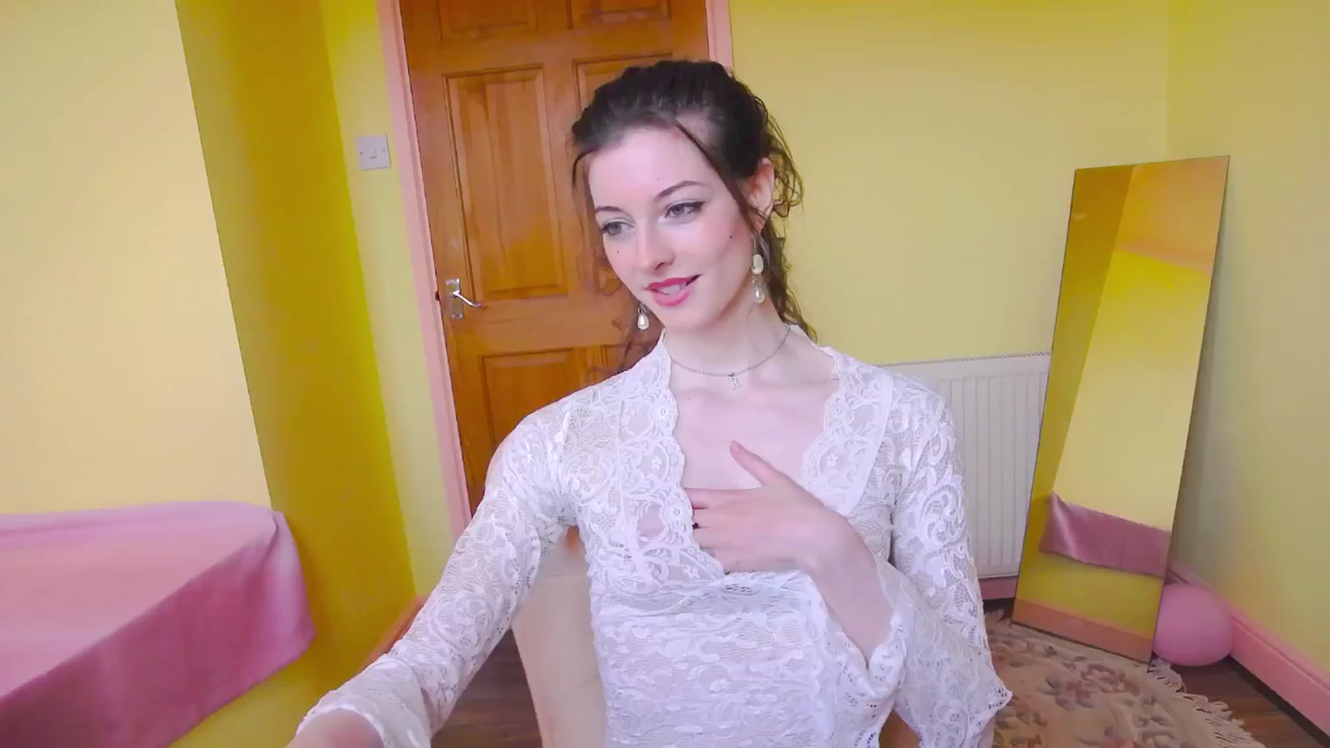 Gallery image thumbnail from viola__'s myfreecams stream on, 06/05/2024, 15:44 image 3 of 20